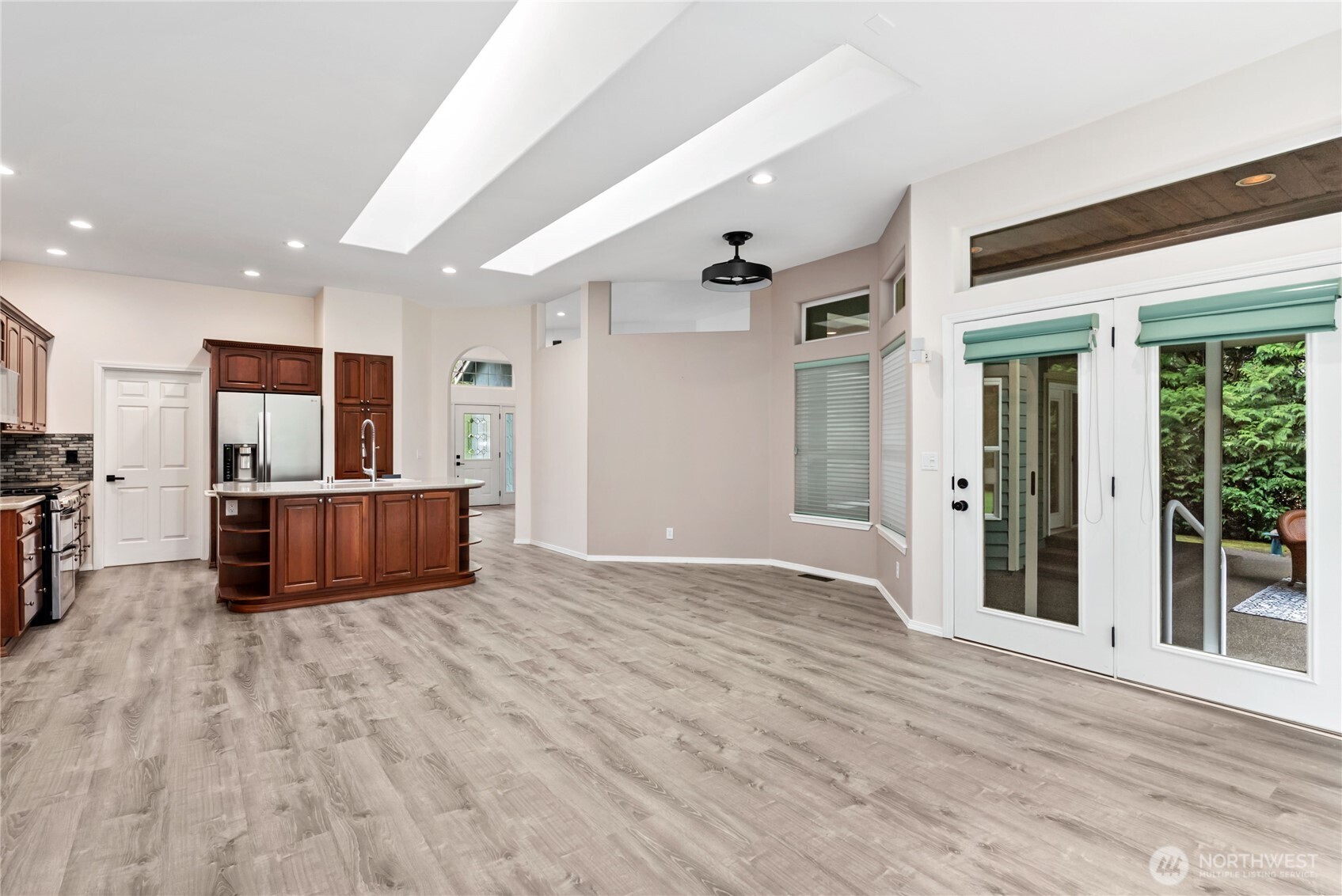 7094 SW Dundee Court , Port Orchard, WA 98367