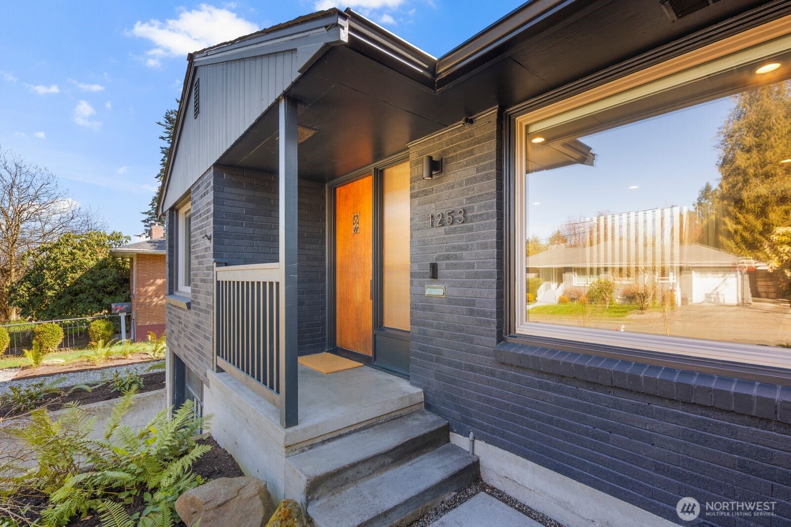 1253 NE 90th Street , Seattle, WA 98115