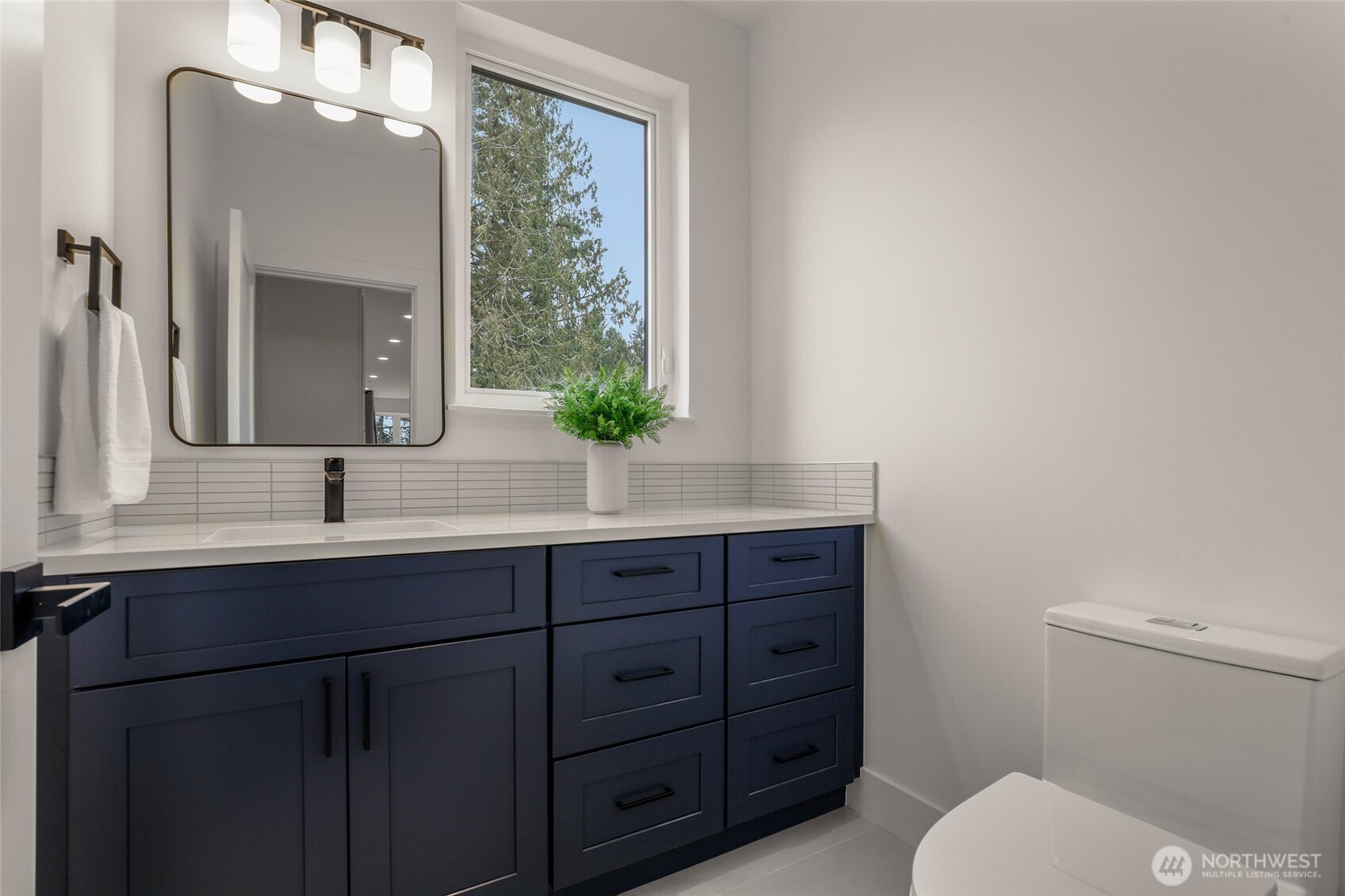 8923 166th Ave NE #101, Redmond, WA 98052