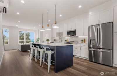 8923 166th Ave NE #101, Redmond, WA 98052