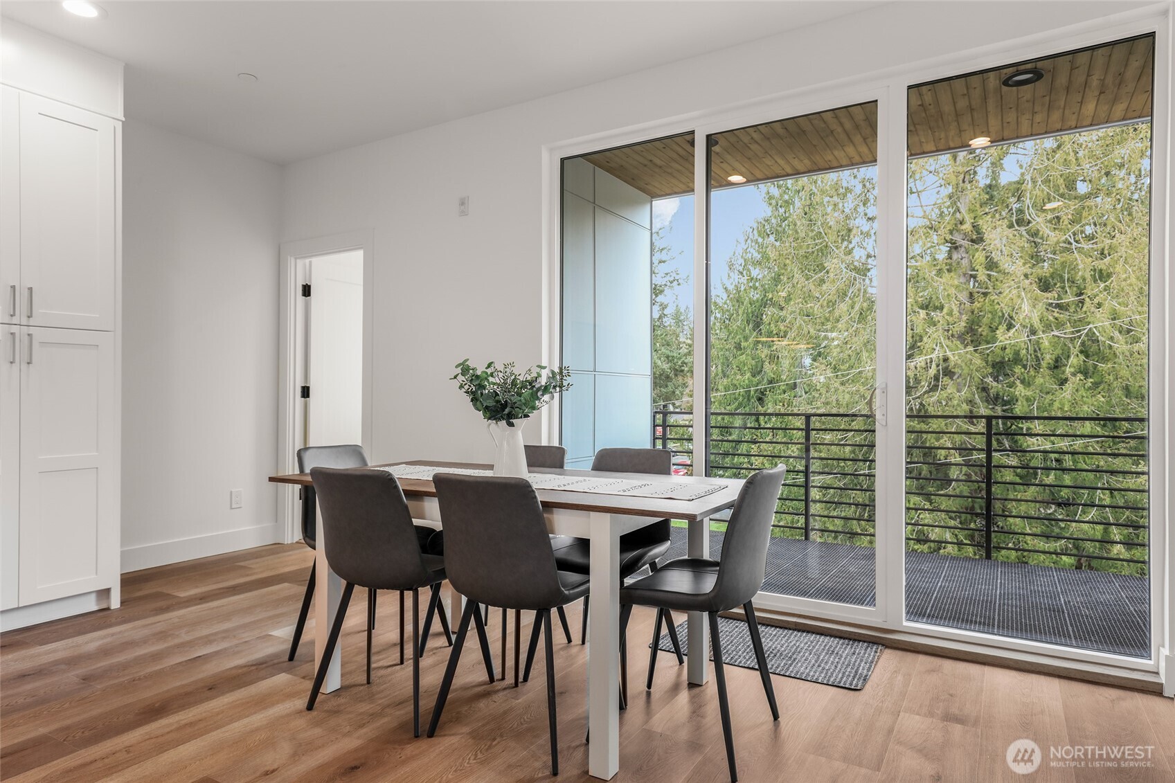 8923 166th Ave NE #101, Redmond, WA 98052