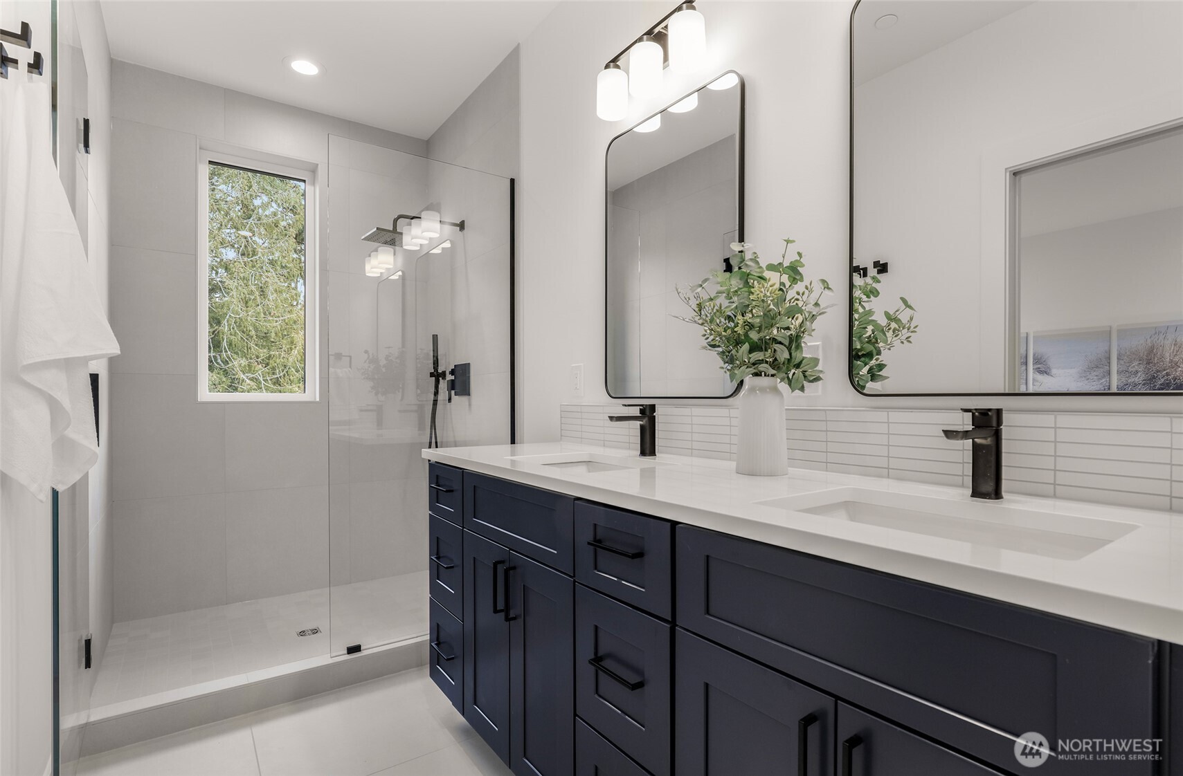 8923 166th Ave NE #101, Redmond, WA 98052