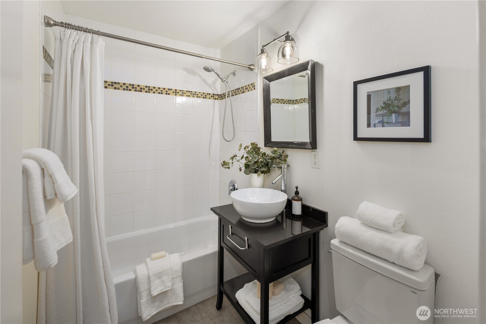 7106 California Avenue SW #101, Seattle, WA 98136