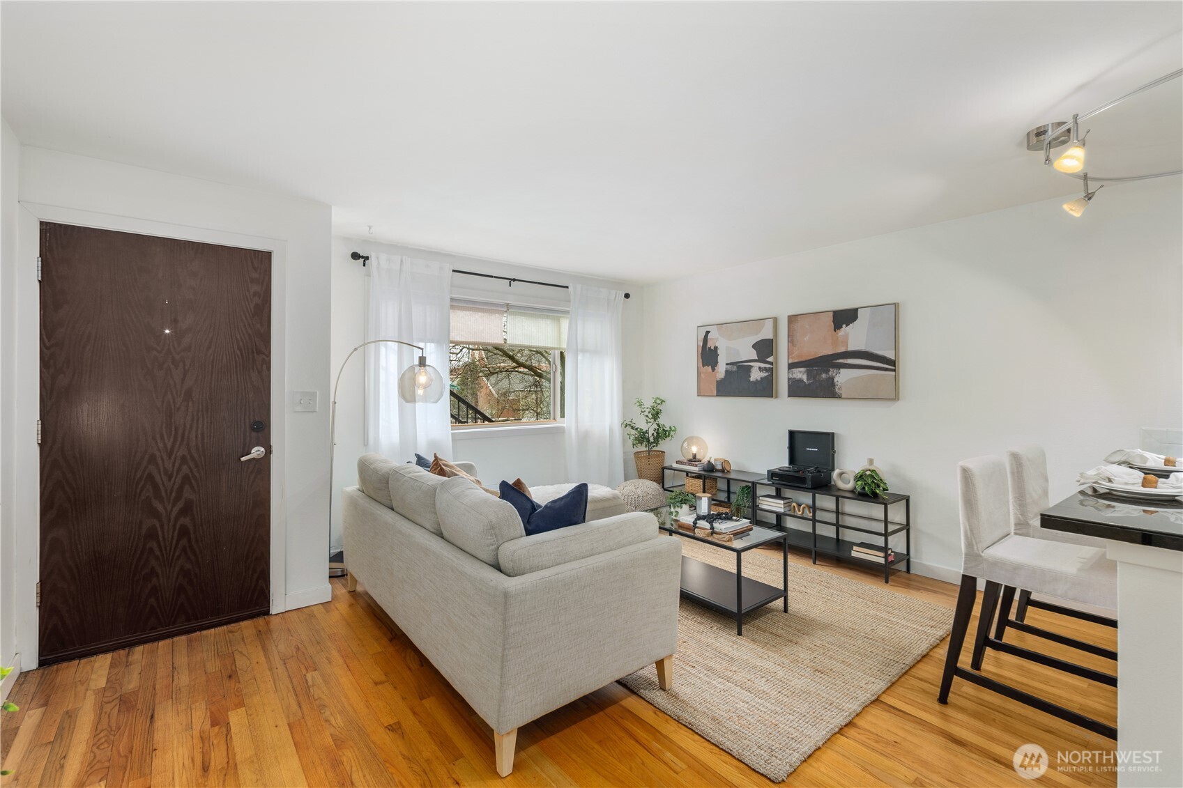 7106 California Avenue SW #101, Seattle, WA 98136