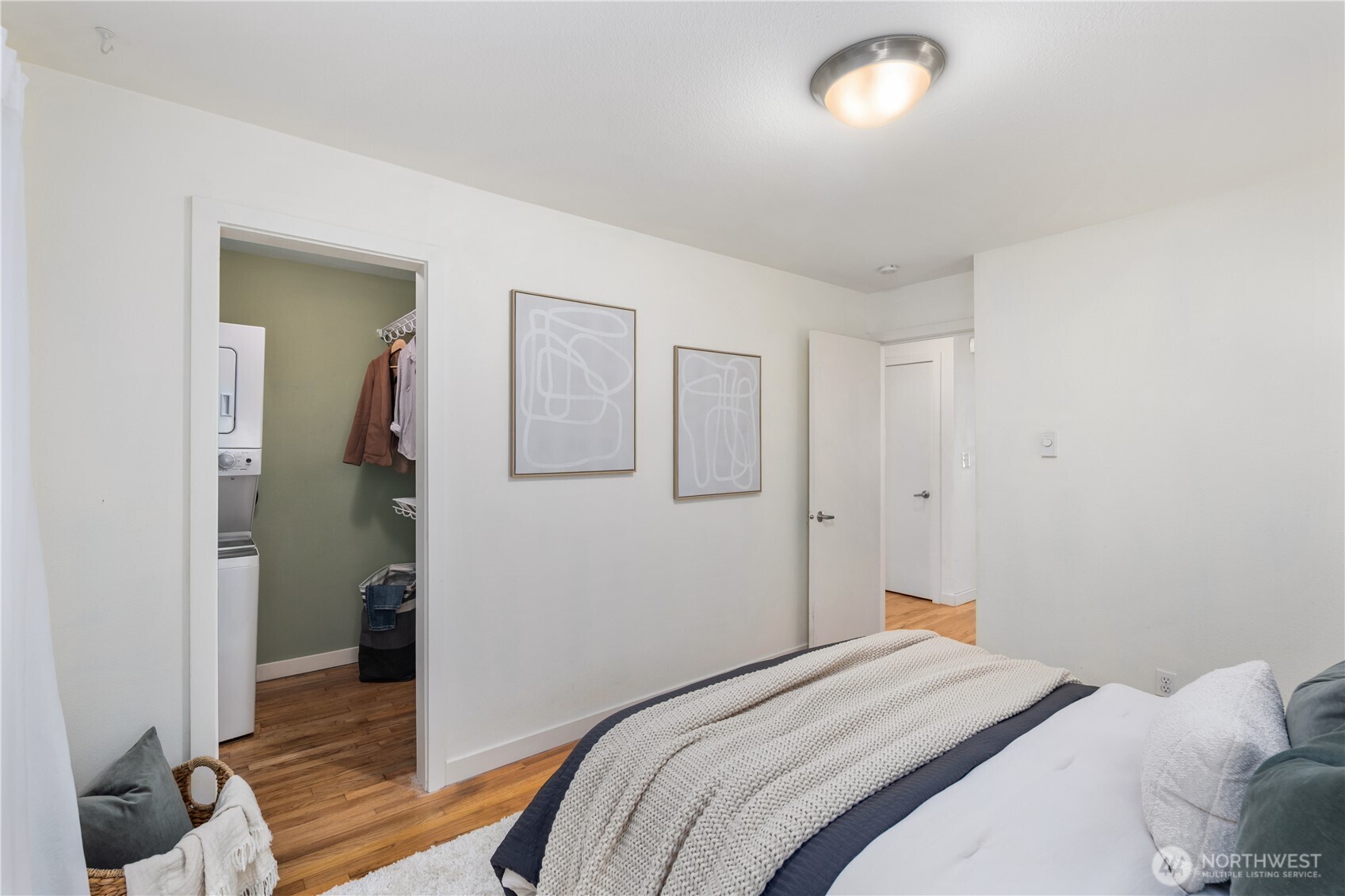 7106 California Avenue SW #101, Seattle, WA 98136