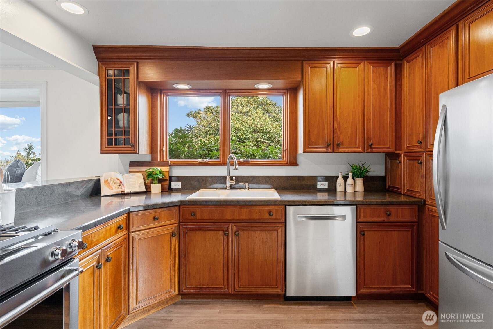 12128 SE 19th Street , Bellevue, WA 98005