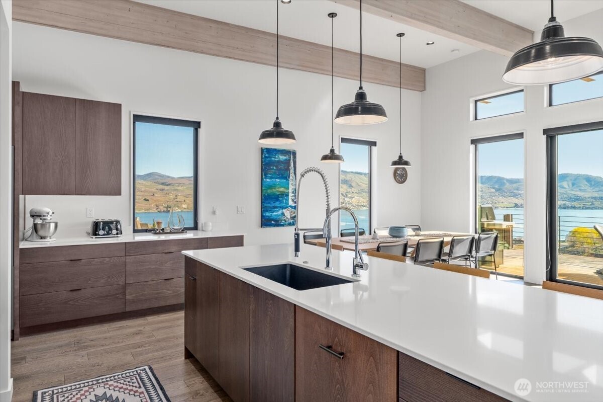 140 Clos Chevalle Road , Chelan, WA 98816