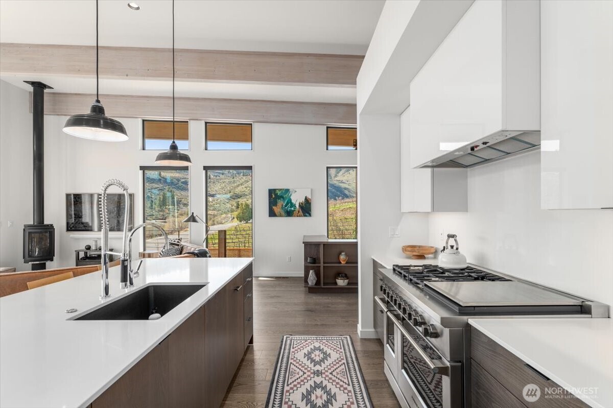 140 Clos Chevalle Road , Chelan, WA 98816