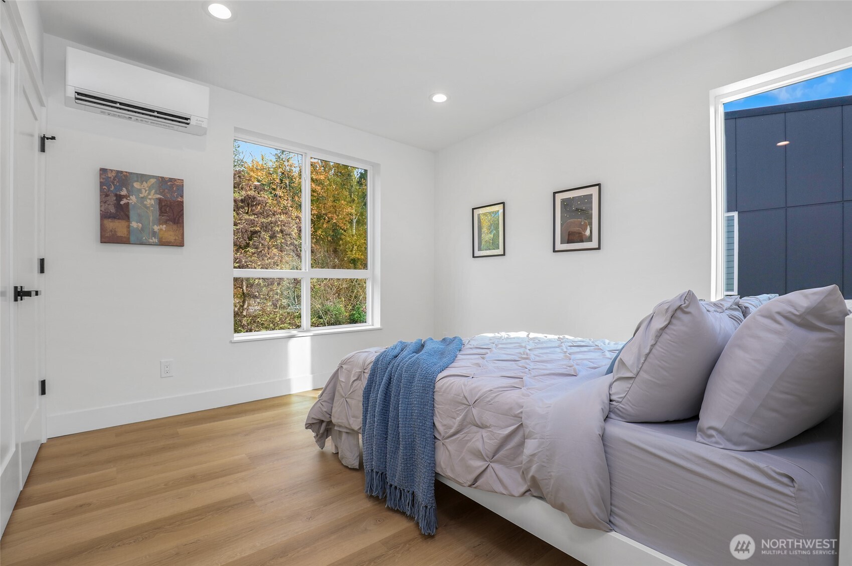 10628 E Riverside Dr , Bothell, WA 98011