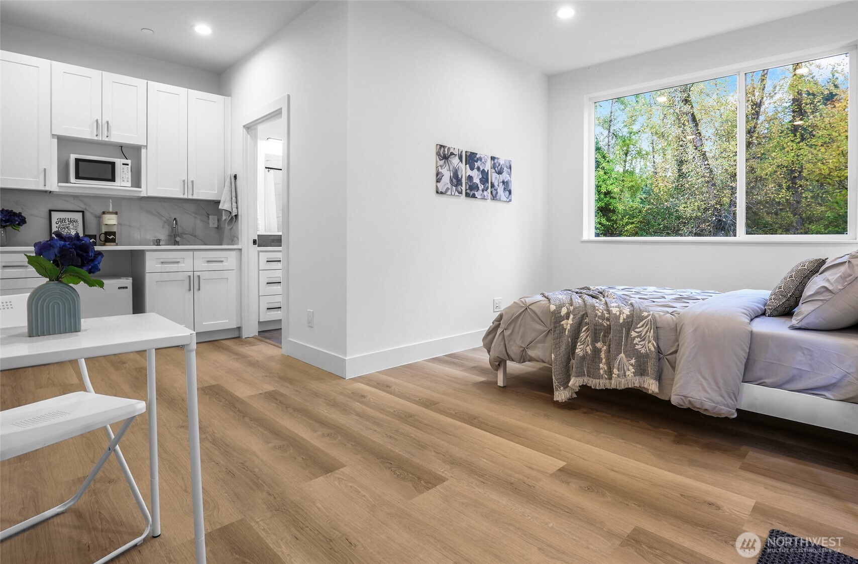 10628 E Riverside Dr , Bothell, WA 98011