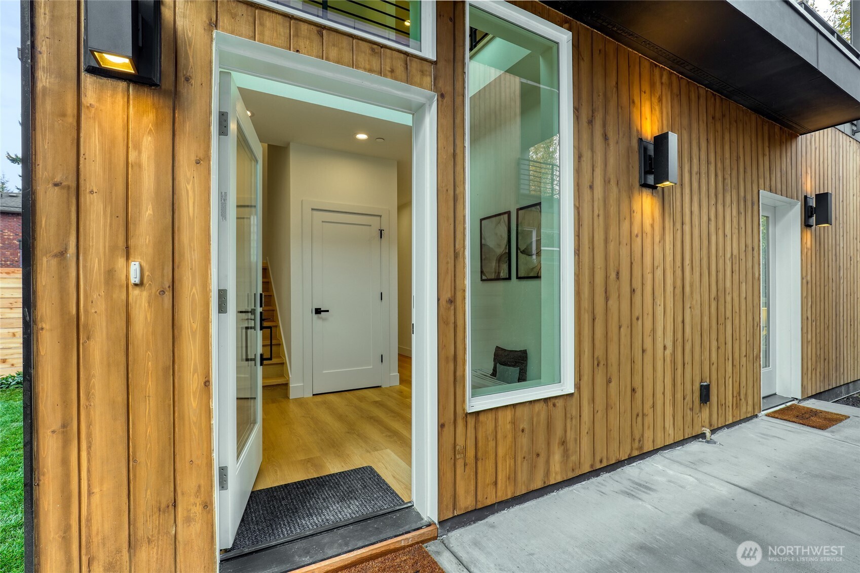 10628 E Riverside Dr , Bothell, WA 98011