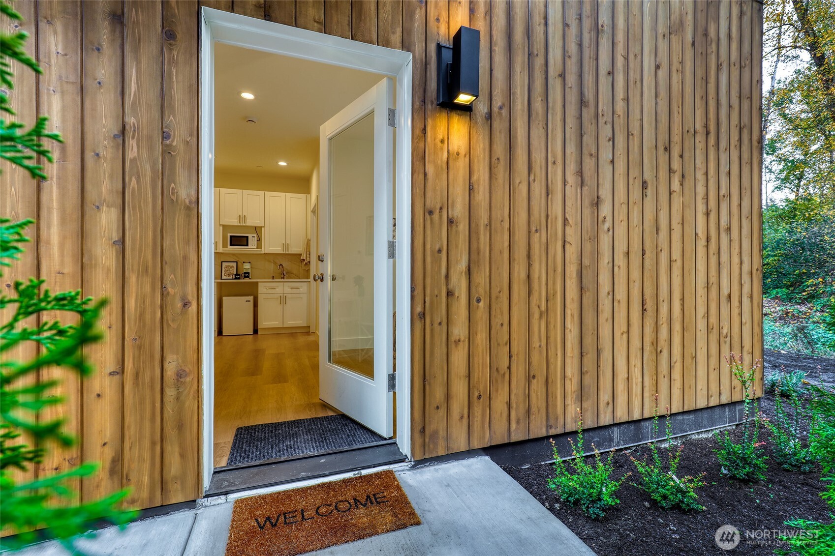 10628 E Riverside Dr , Bothell, WA 98011