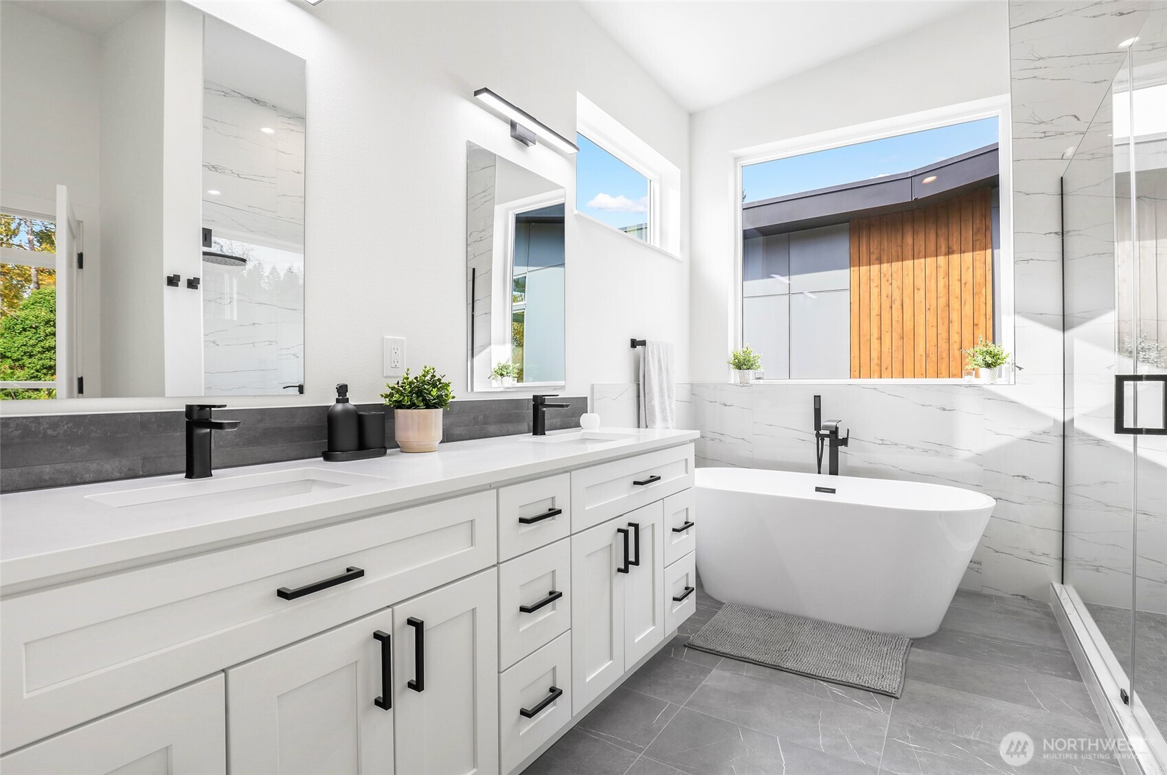 10628 E Riverside Dr , Bothell, WA 98011