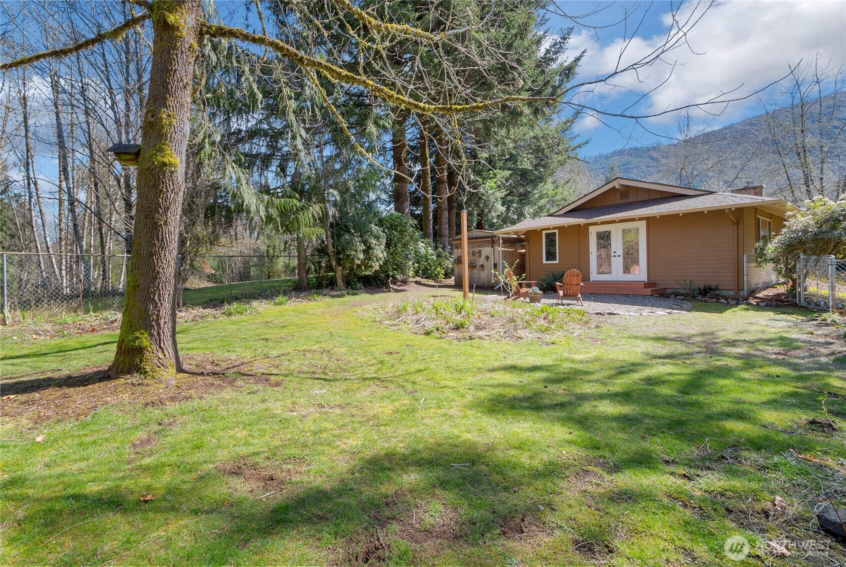 102 40 Crumb Road , Morton, WA 98356