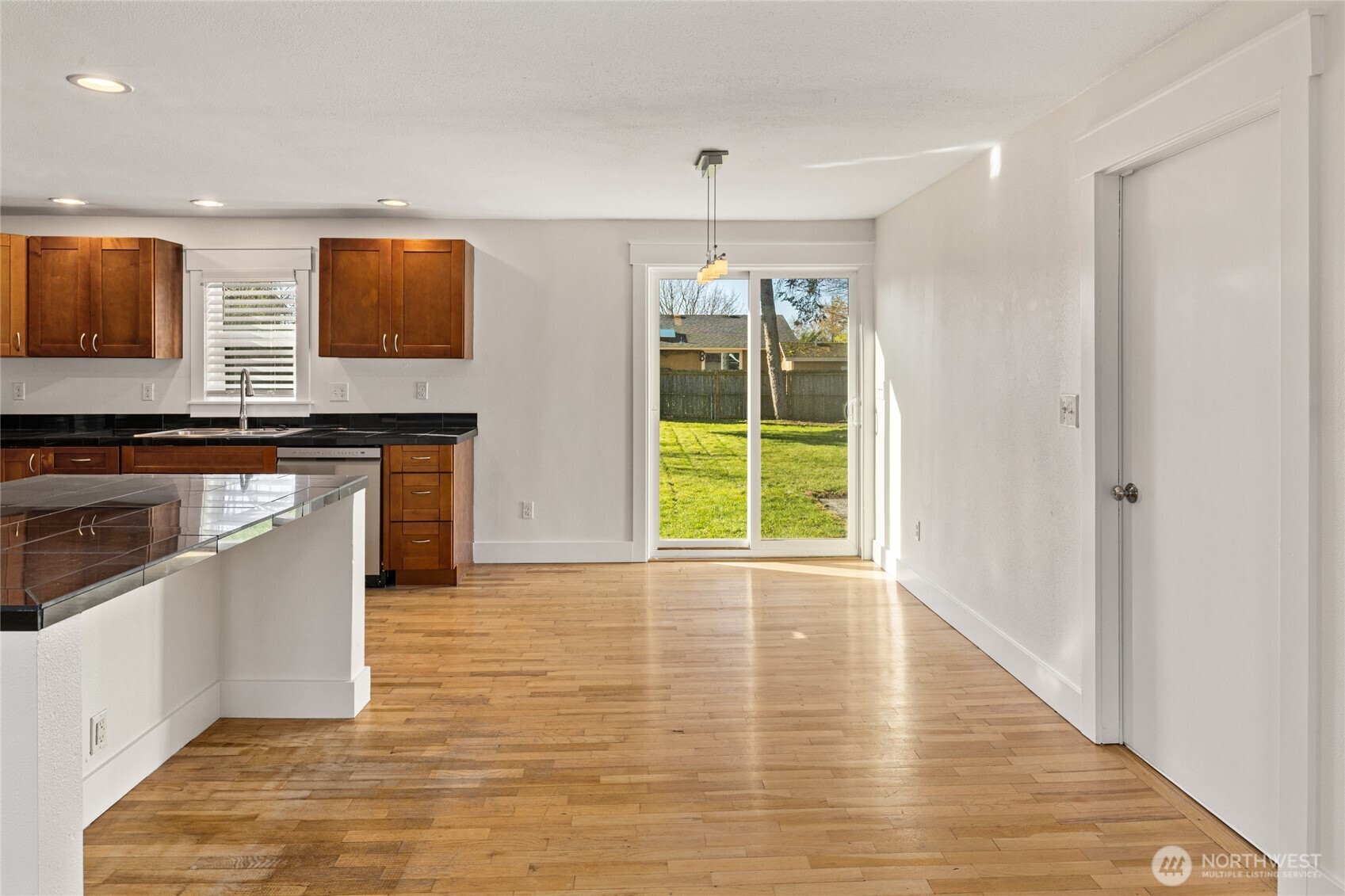 6826 N 11th Street , Tacoma, WA 98406-9840