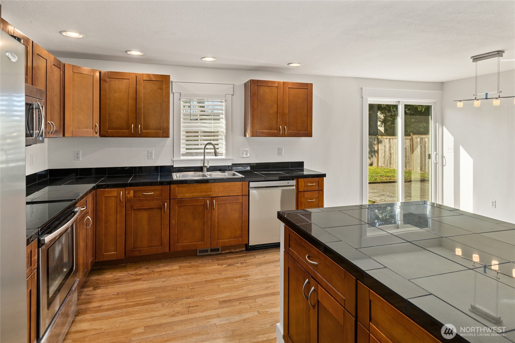 6826 N 11th Street , Tacoma, WA 98406-9840