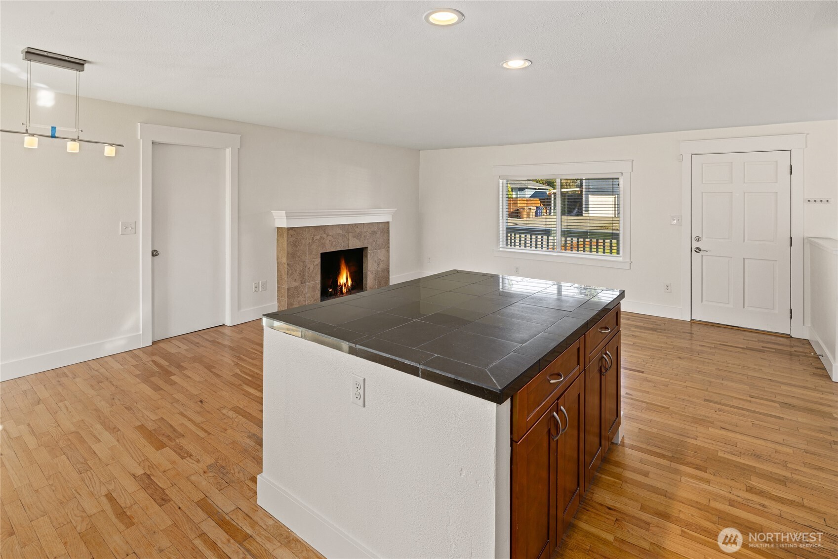 6826 N 11th Street , Tacoma, WA 98406-9840