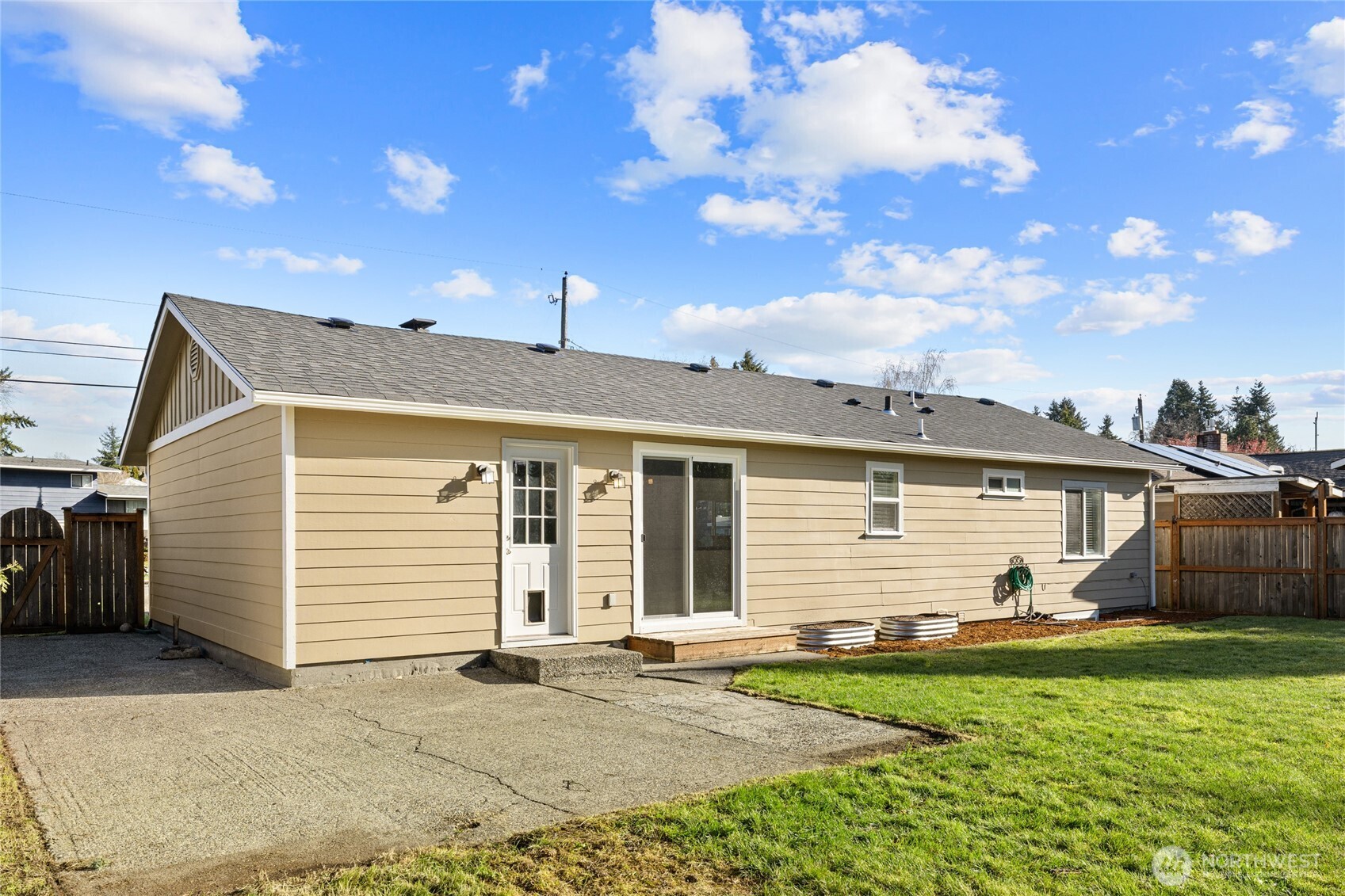 6826 N 11th Street , Tacoma, WA 98406-9840