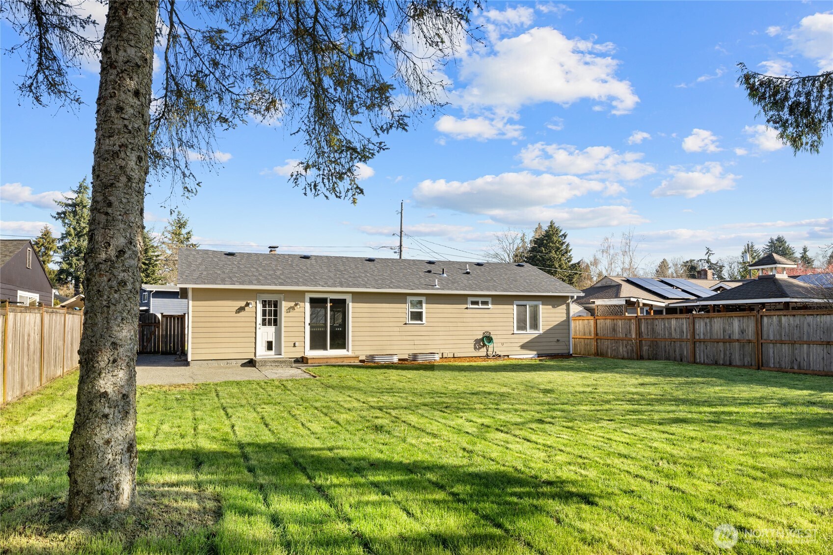 6826 N 11th Street , Tacoma, WA 98406-9840