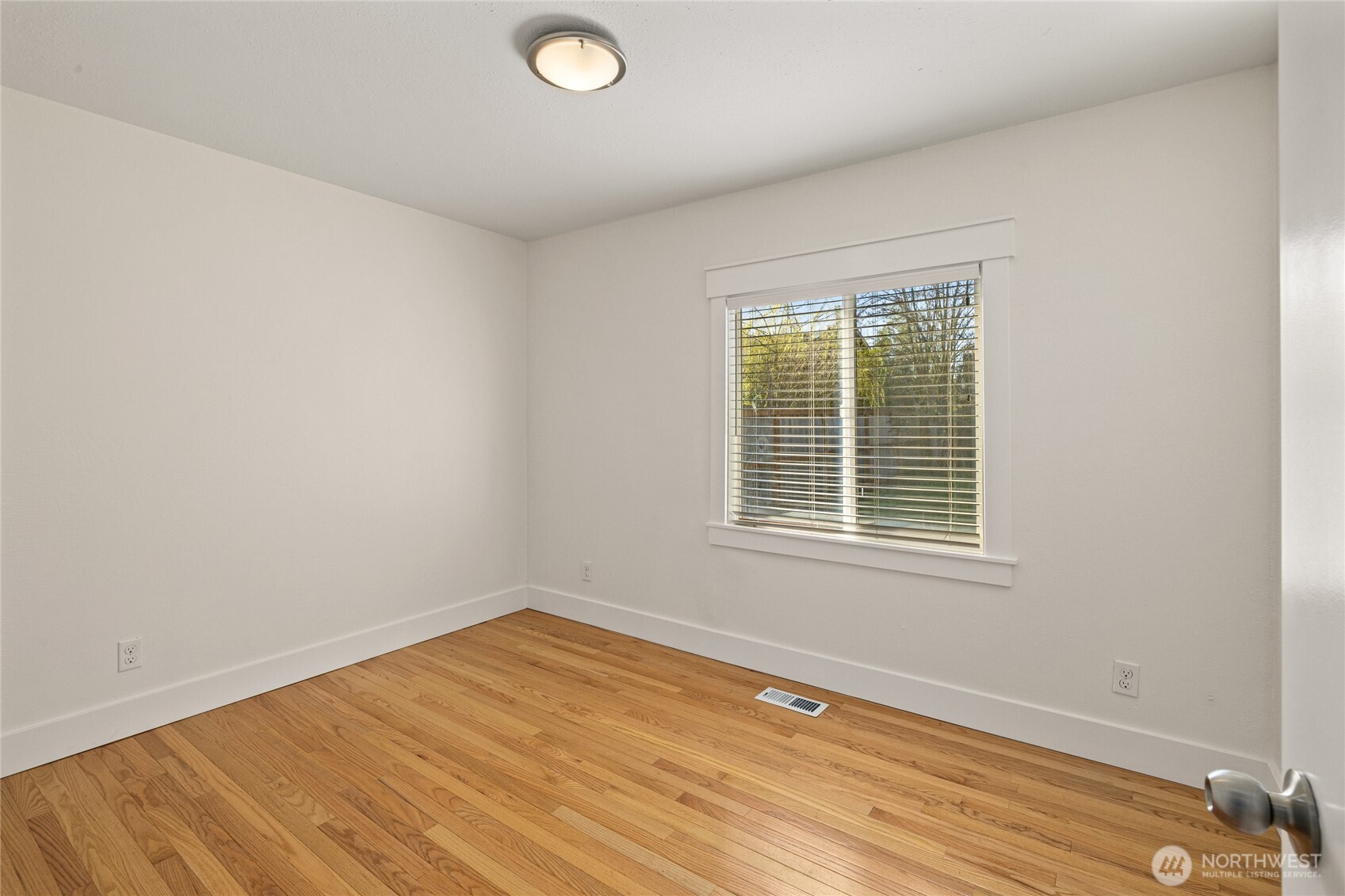 6826 N 11th Street , Tacoma, WA 98406-9840