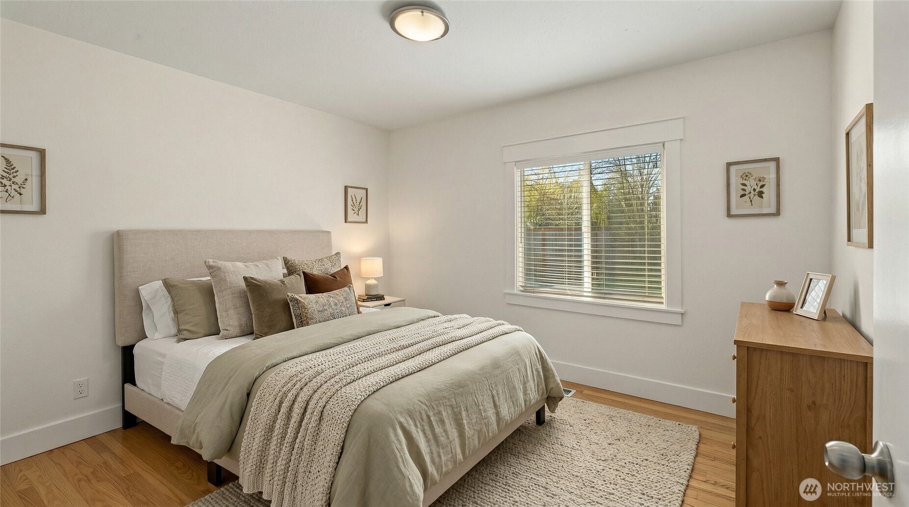 6826 N 11th Street , Tacoma, WA 98406-9840