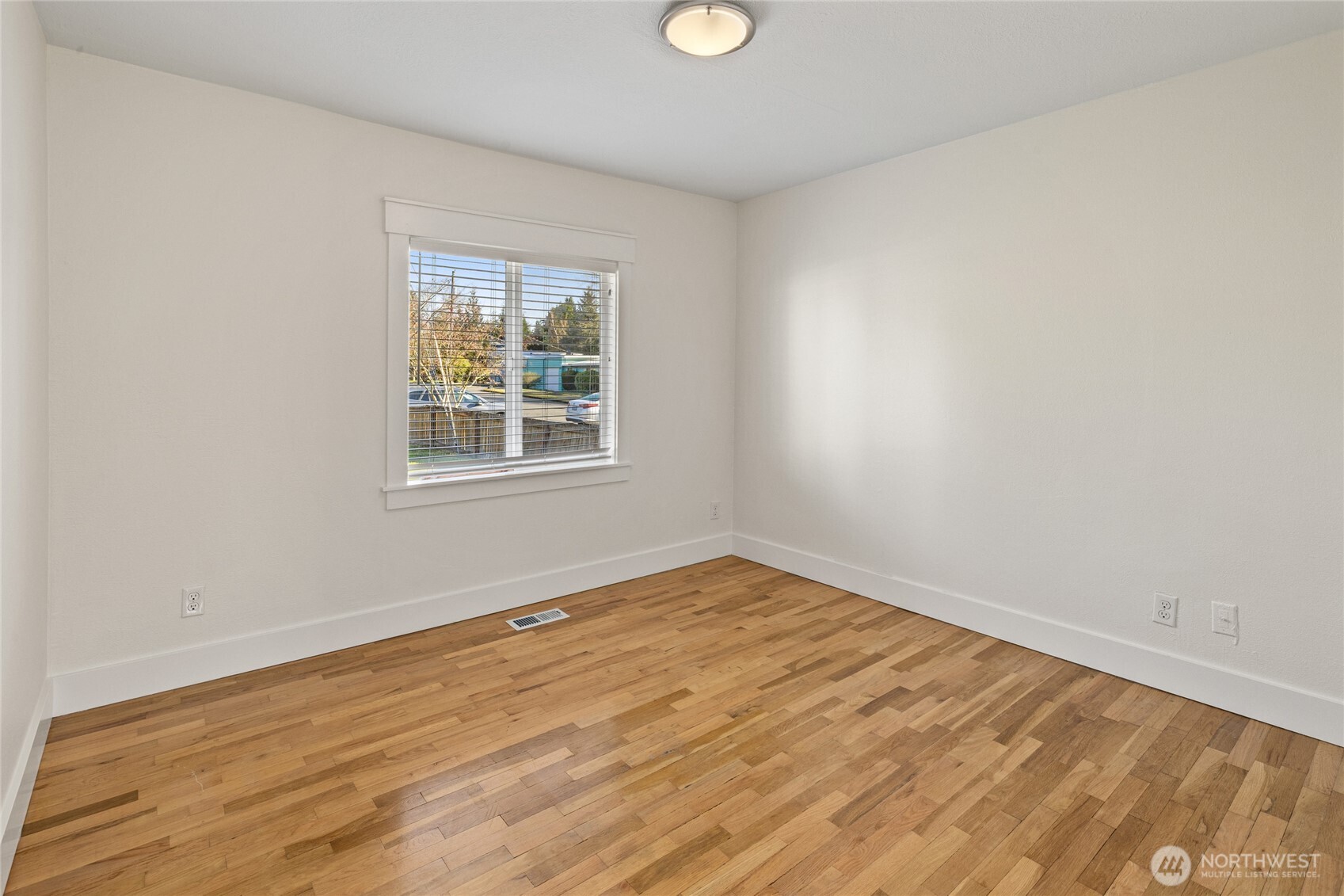 6826 N 11th Street , Tacoma, WA 98406-9840