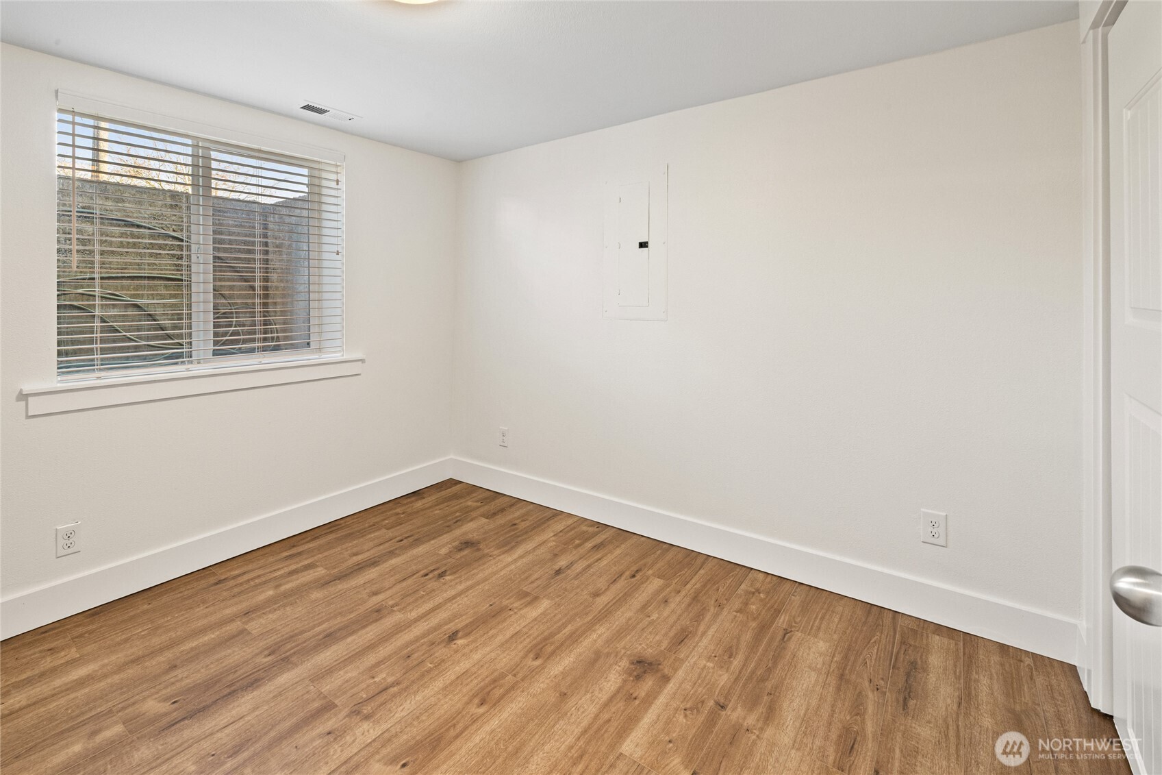 6826 N 11th Street , Tacoma, WA 98406-9840