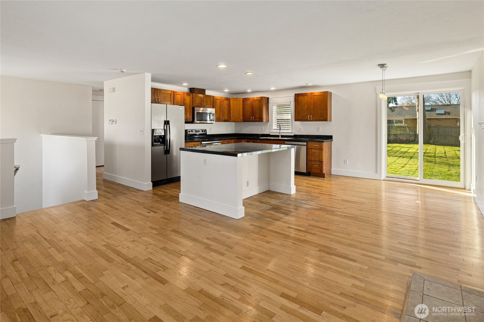 6826 N 11th Street , Tacoma, WA 98406-9840