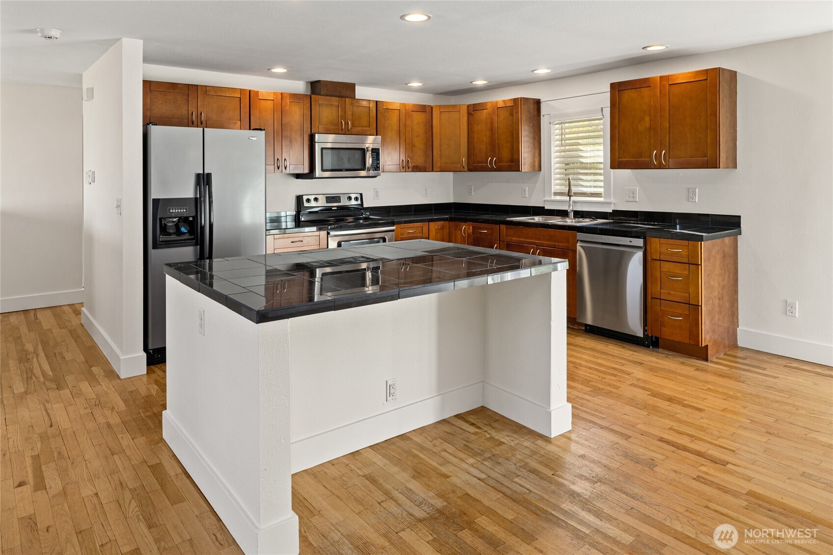 6826 N 11th Street , Tacoma, WA 98406-9840