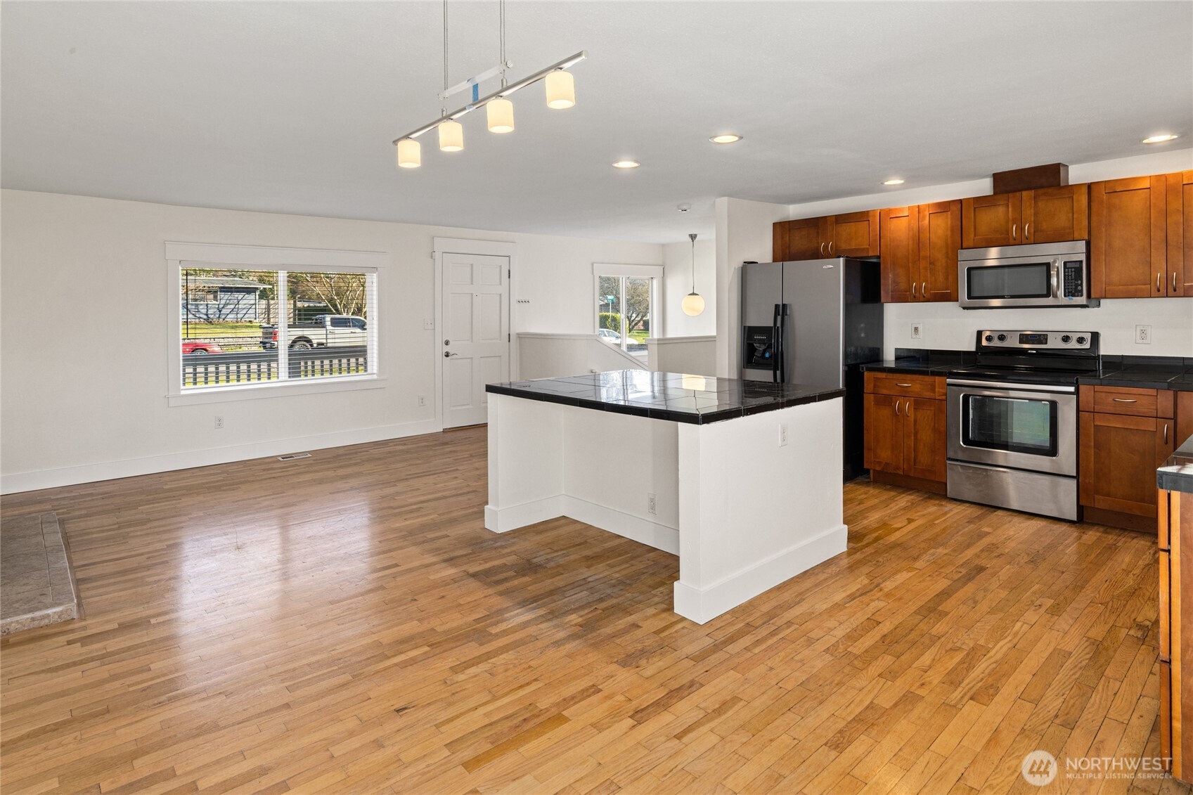 6826 N 11th Street , Tacoma, WA 98406-9840