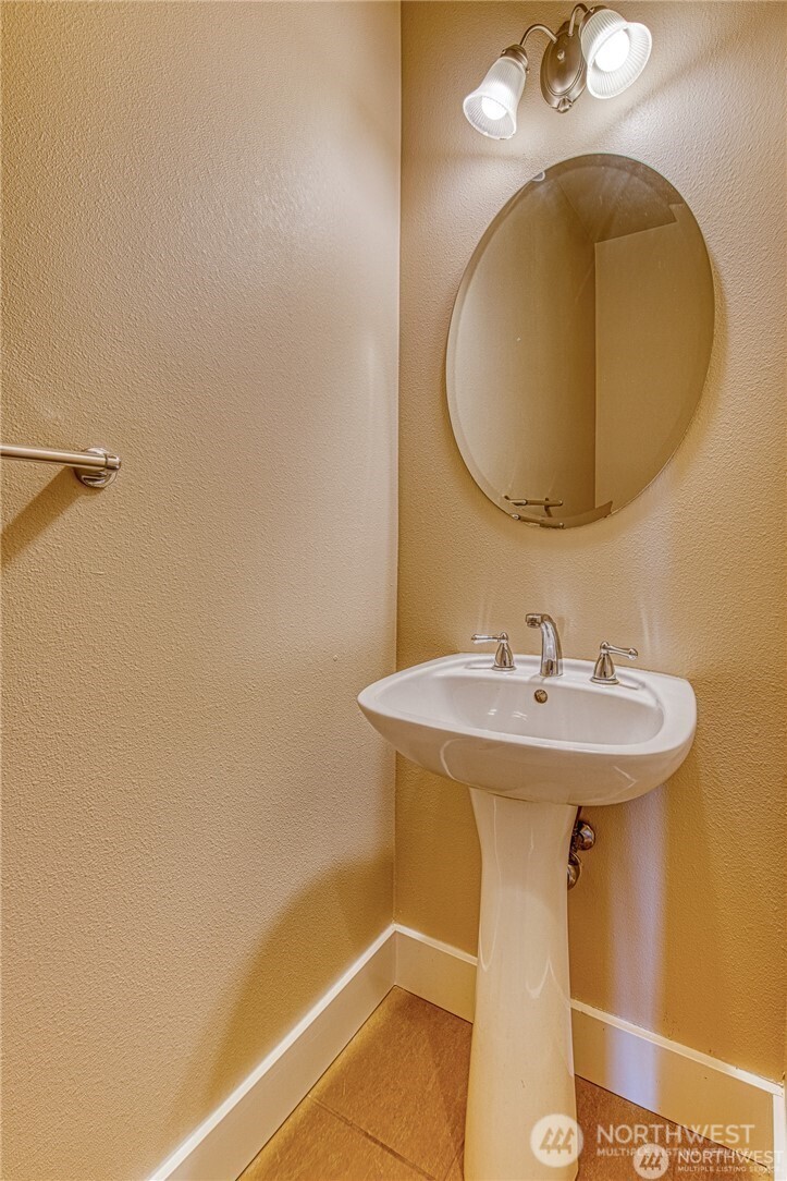 5583 Lakemont Boulevard SE #1603, Bellevue, WA 98006