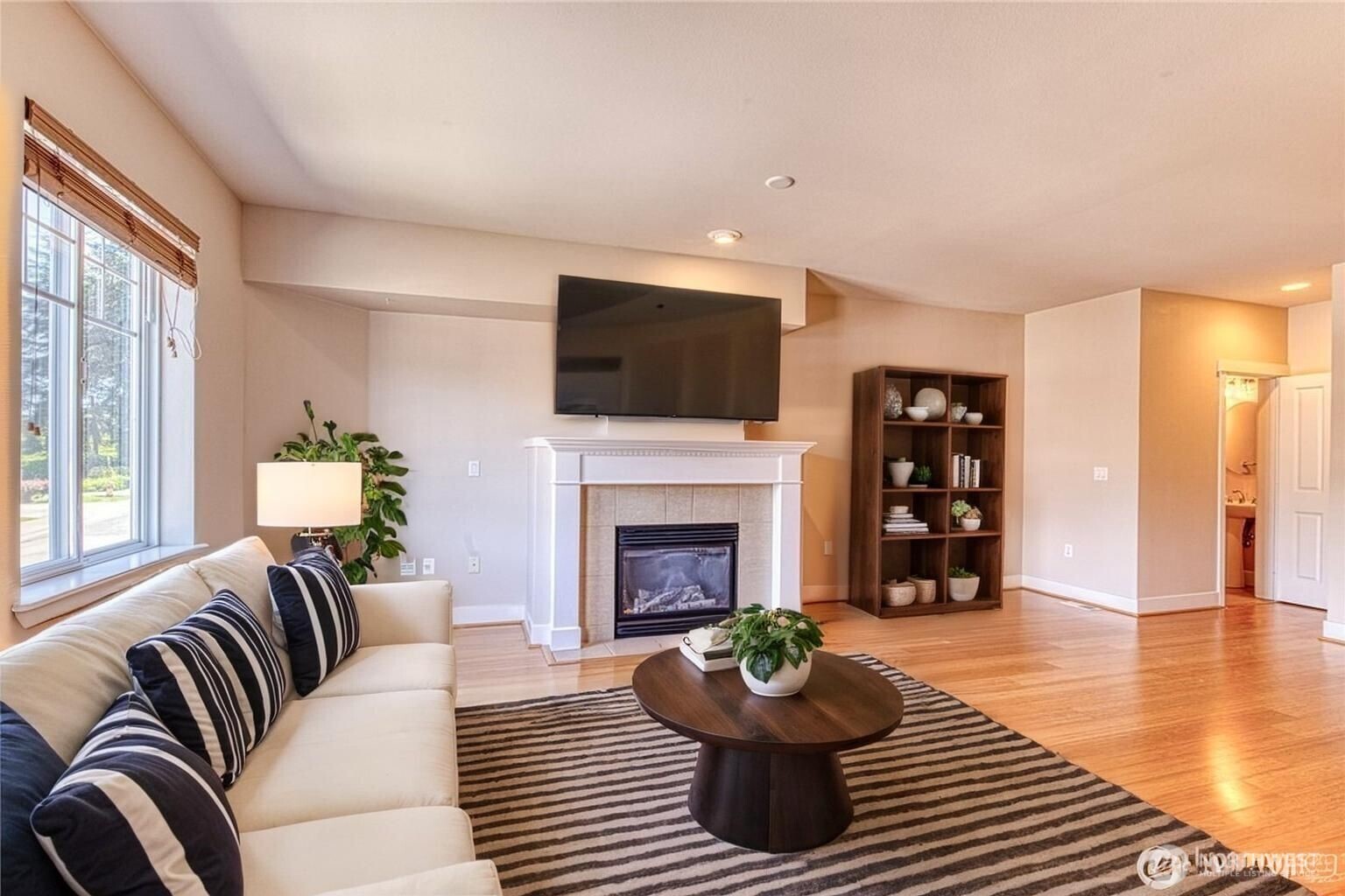 5583 Lakemont Boulevard SE #1603, Bellevue, WA 98006