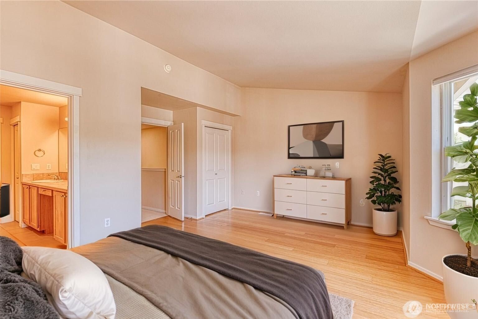 5583 Lakemont Boulevard SE #1603, Bellevue, WA 98006