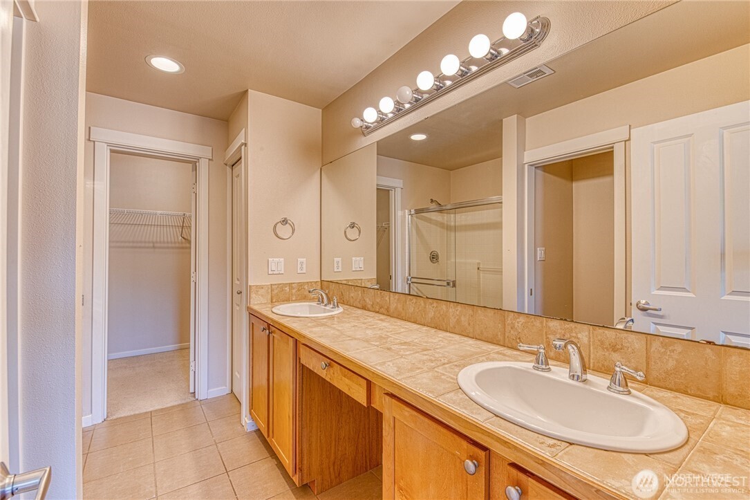 5583 Lakemont Boulevard SE #1603, Bellevue, WA 98006