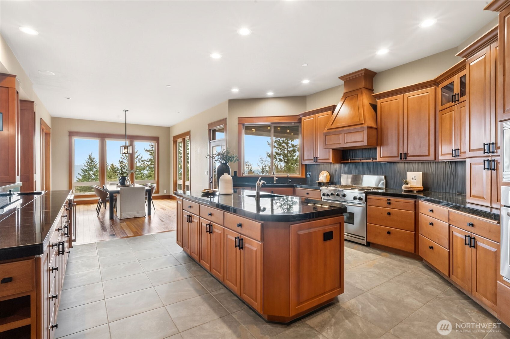 714 SOMMERSET Road , Woodland, WA 98674