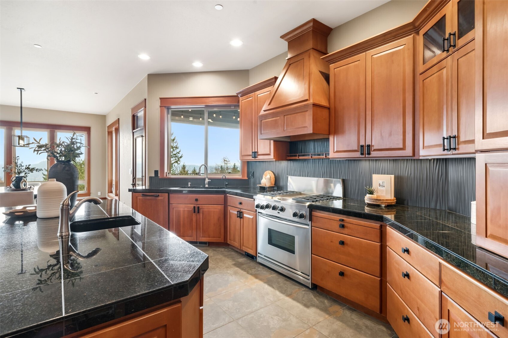 714 SOMMERSET Road , Woodland, WA 98674