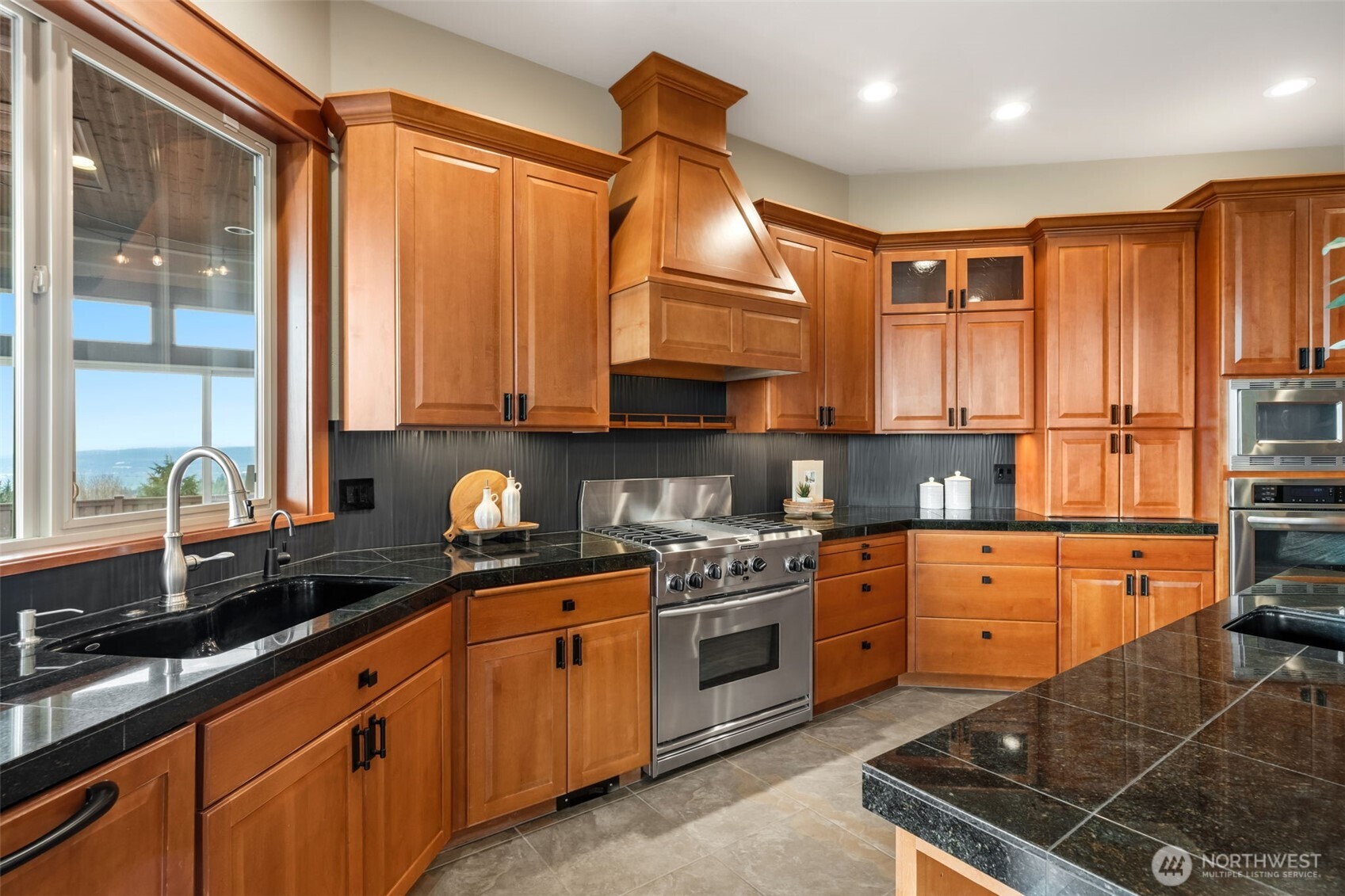 714 SOMMERSET Road , Woodland, WA 98674