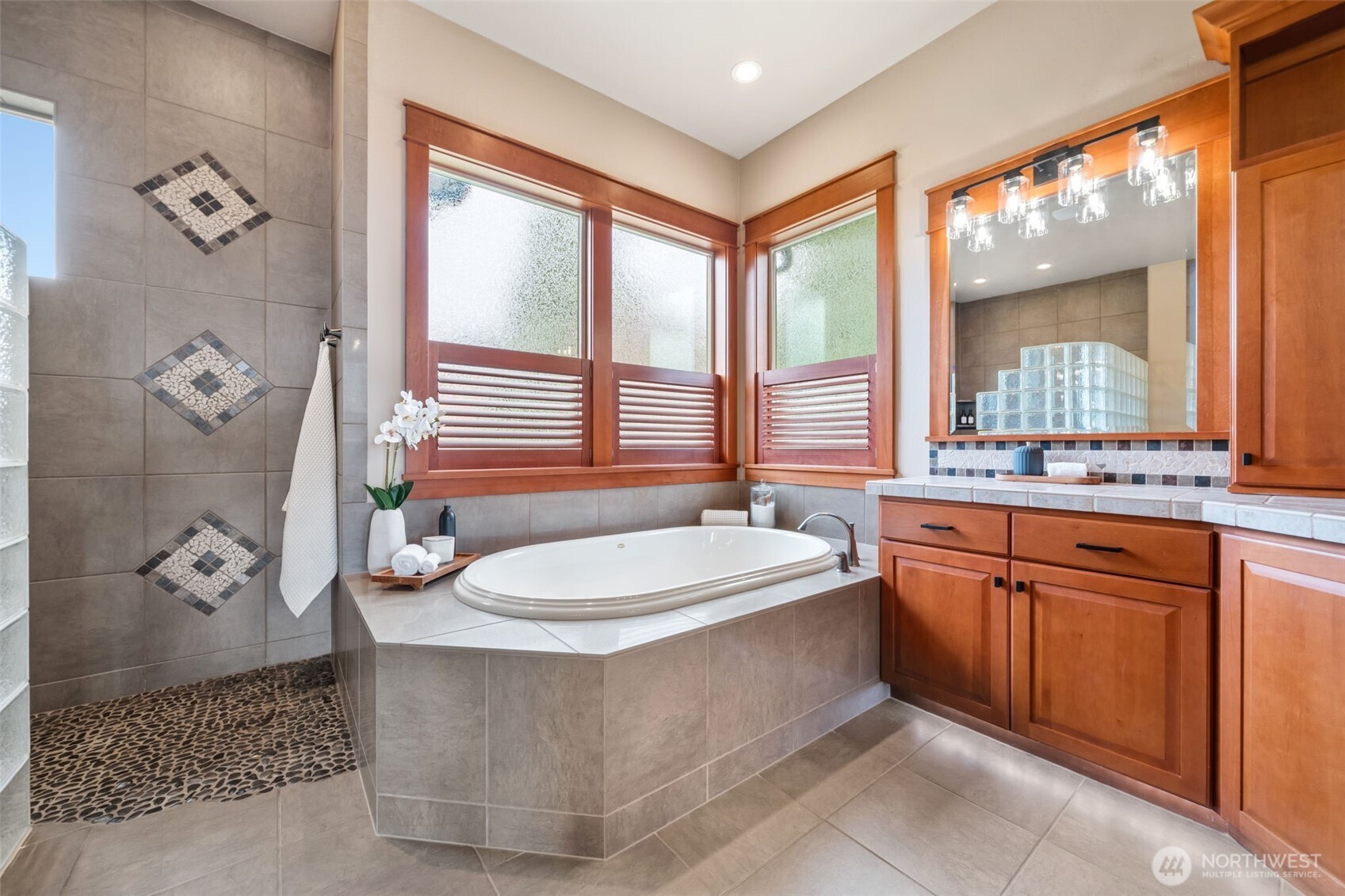 714 SOMMERSET Road , Woodland, WA 98674