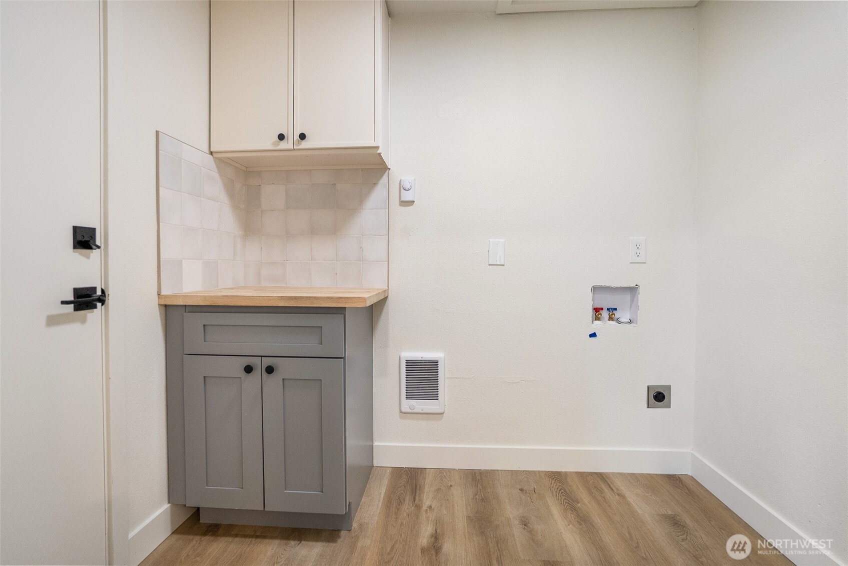 7934 SW 20th Avenue , Seattle, WA 98106