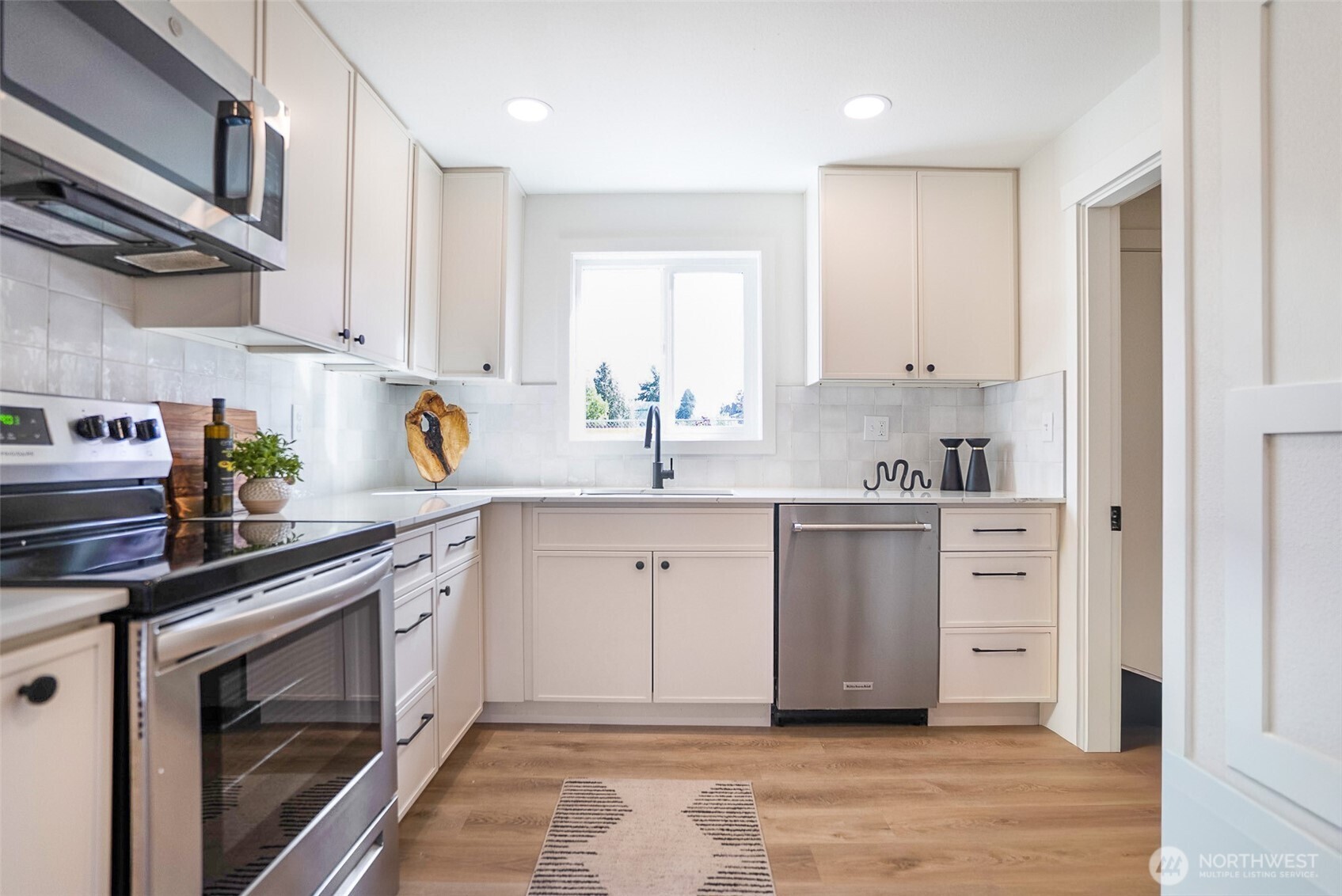 7934 SW 20th Avenue , Seattle, WA 98106