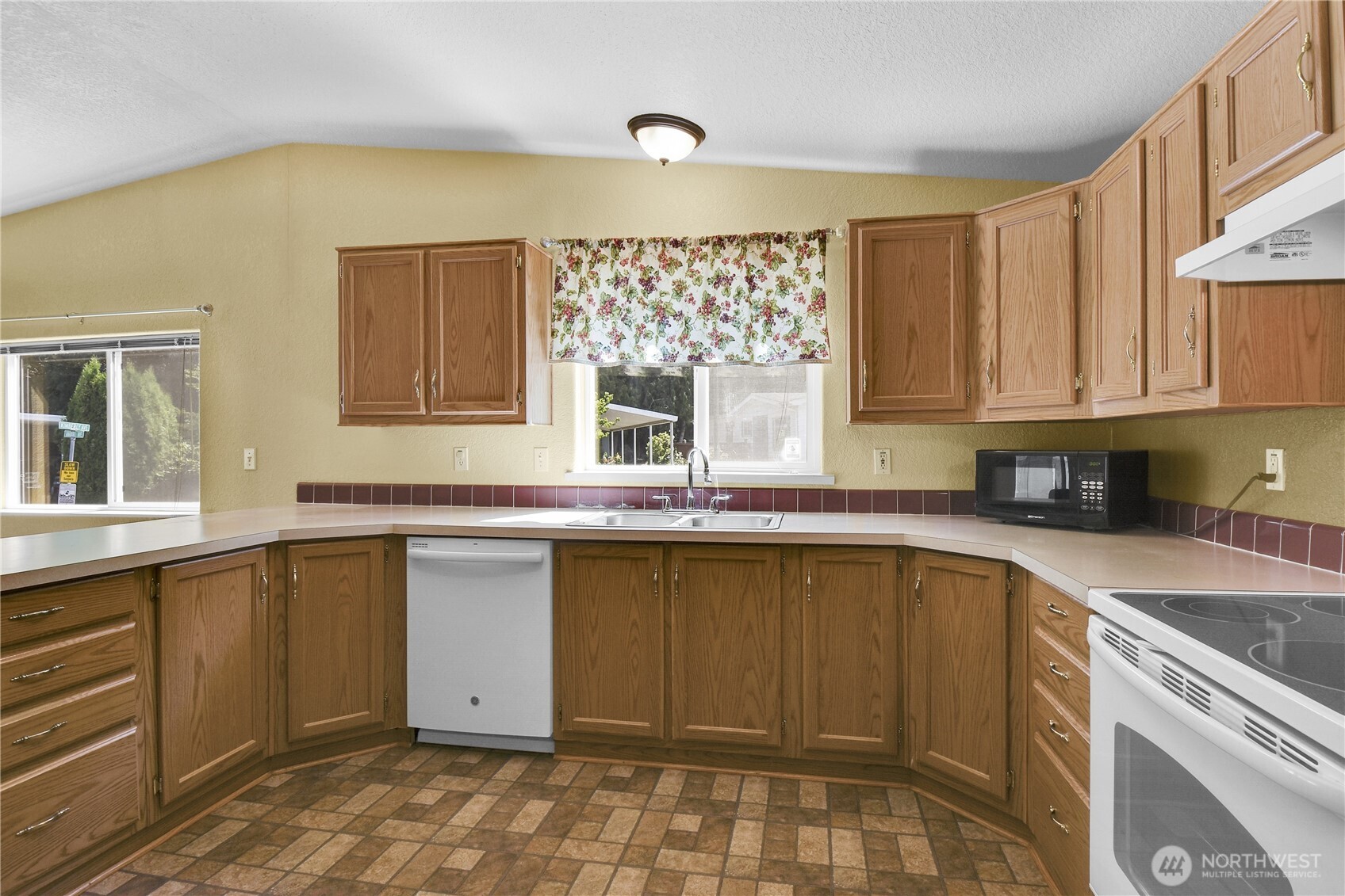 1630 Kimberly Avenue , Enumclaw, WA 98022