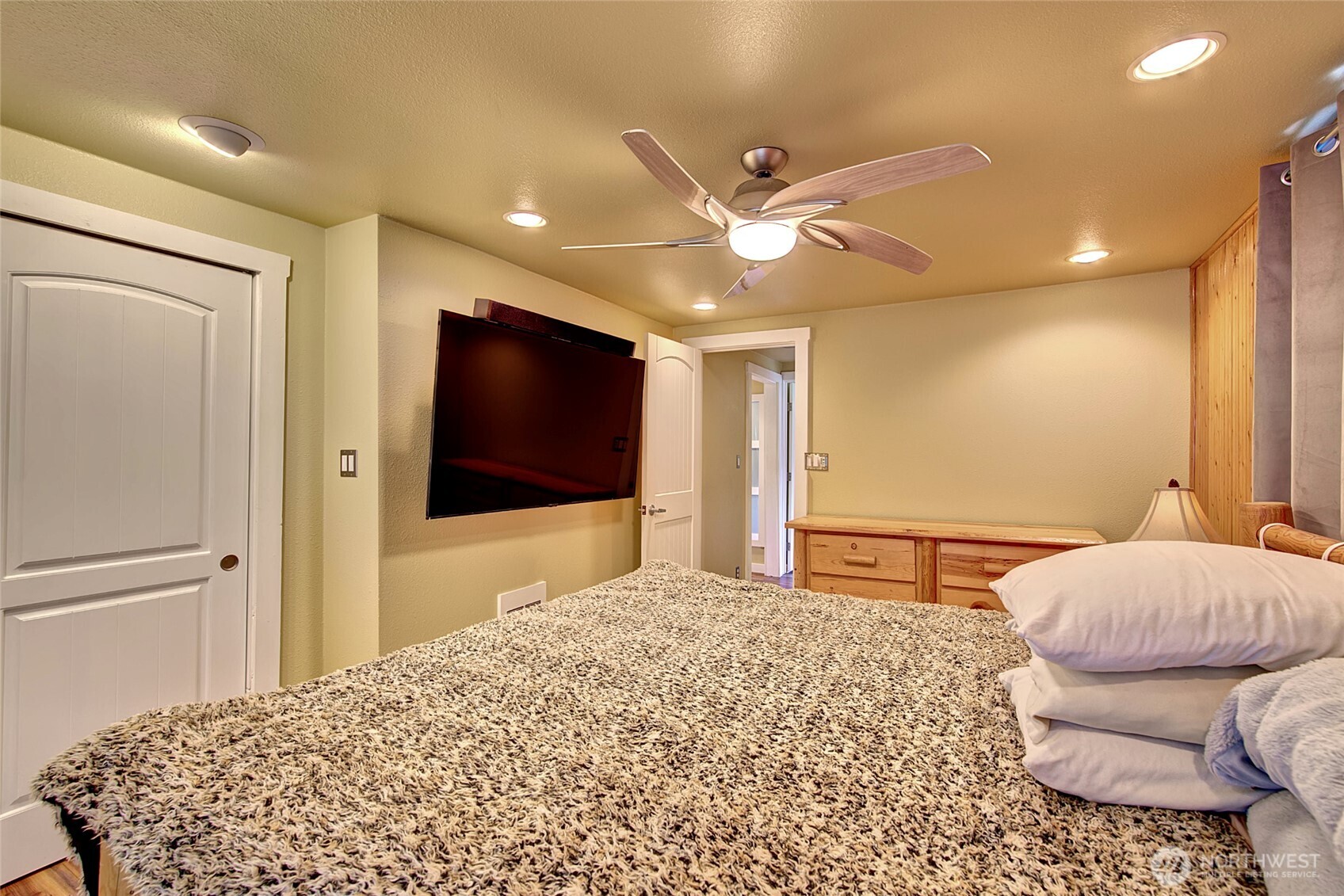 35379 North Shore Drive , Mount Vernon, WA 98274-8213