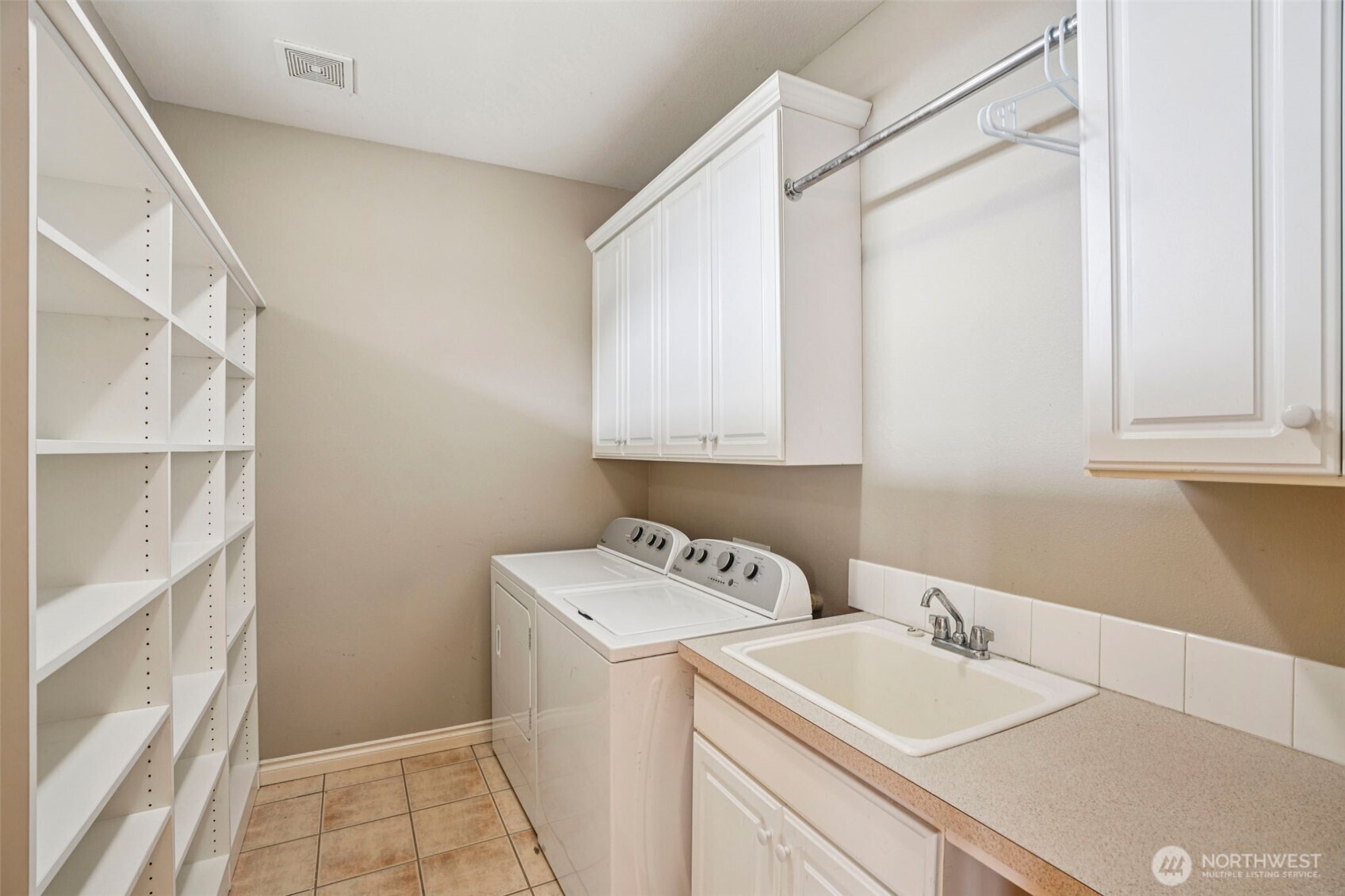 49 Essex Drive , Kelso, WA 98626