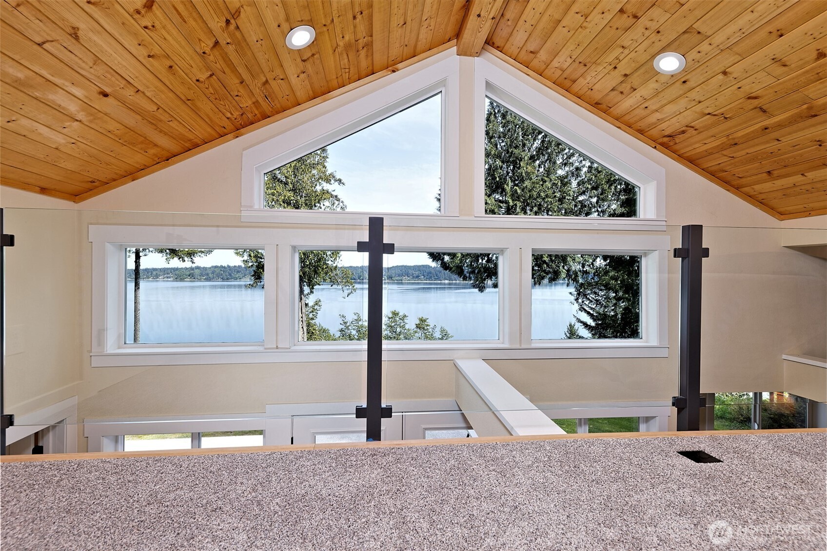 187 E Vineyard Crest Road , Grapeview, WA 98546