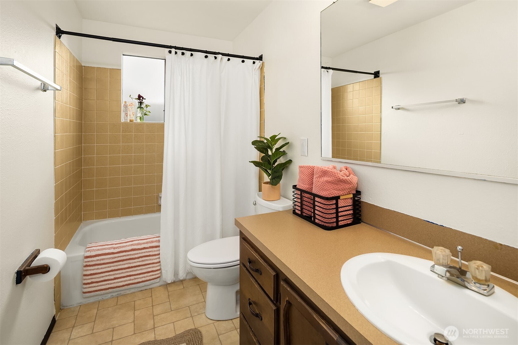 1612 33rd Street #104, Everett, WA 98201