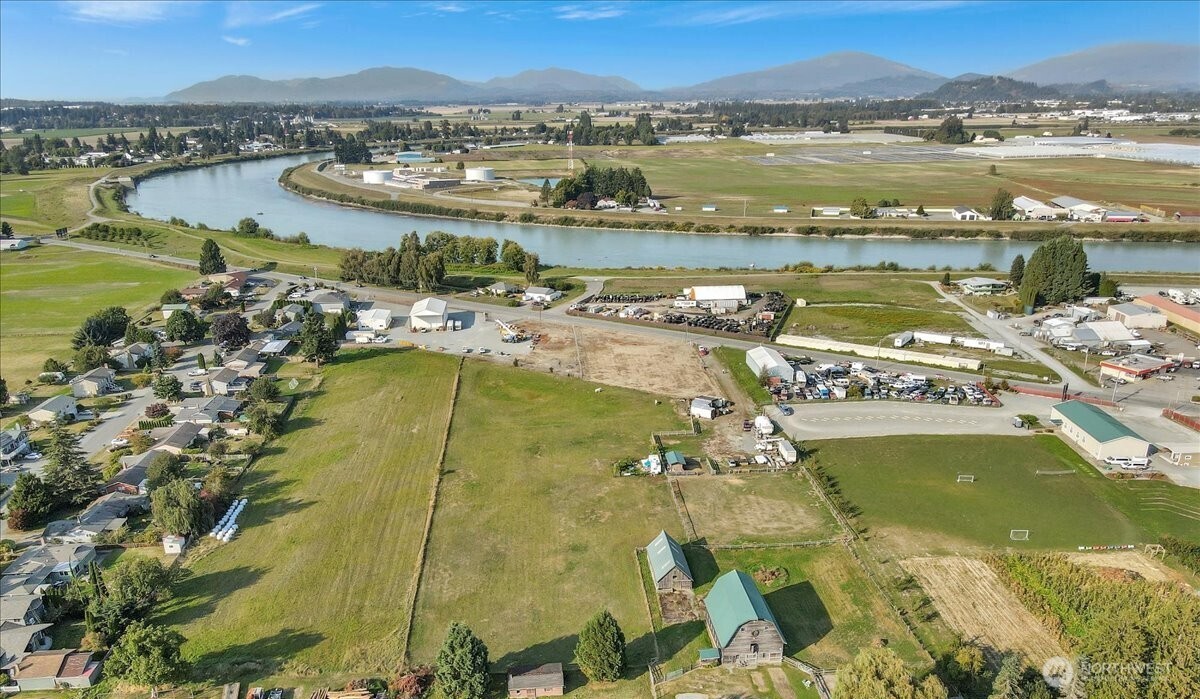 17506 State Route 526 , Mount Vernon, WA 98273