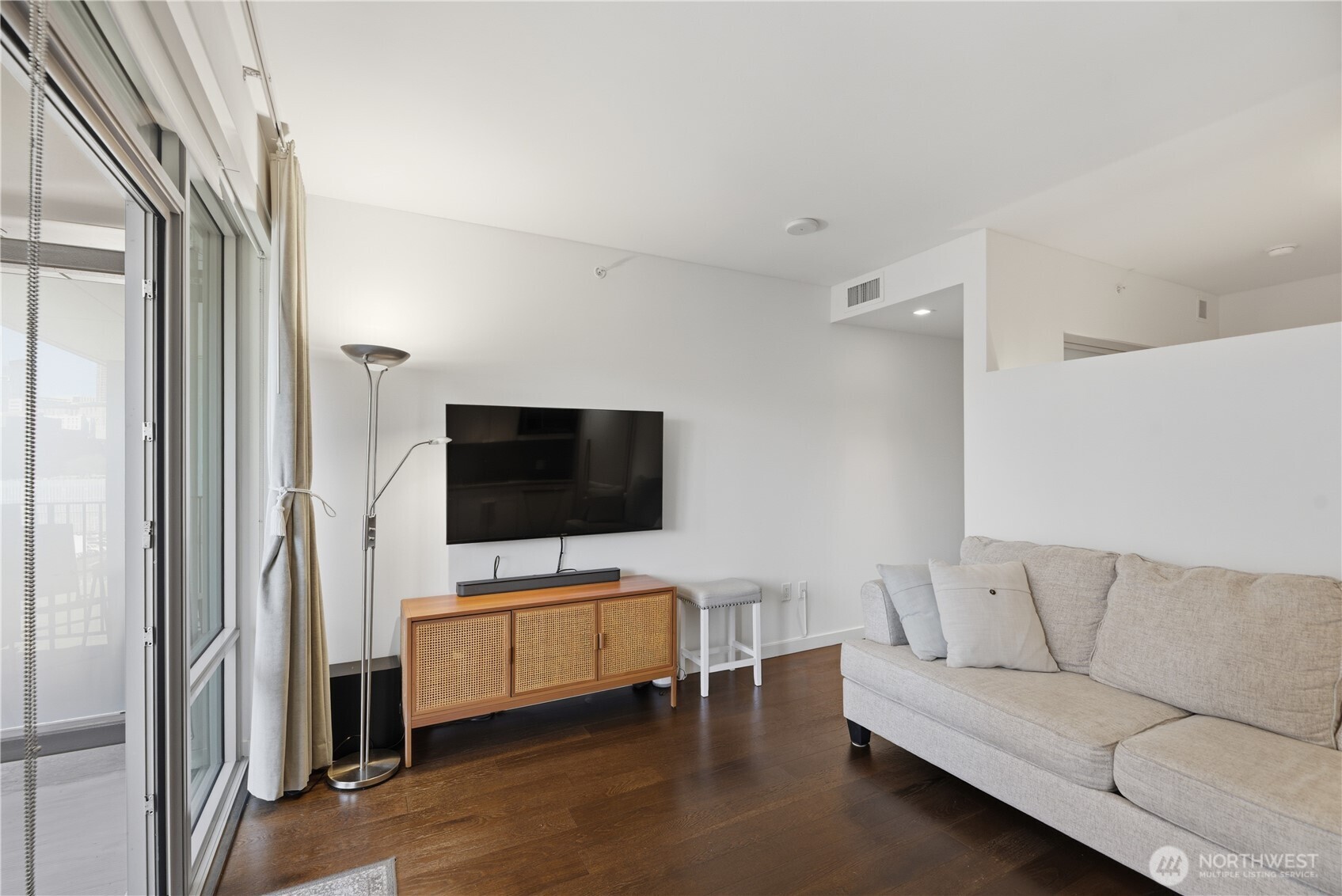 590 1st Avenue S #613, Seattle, WA 98104