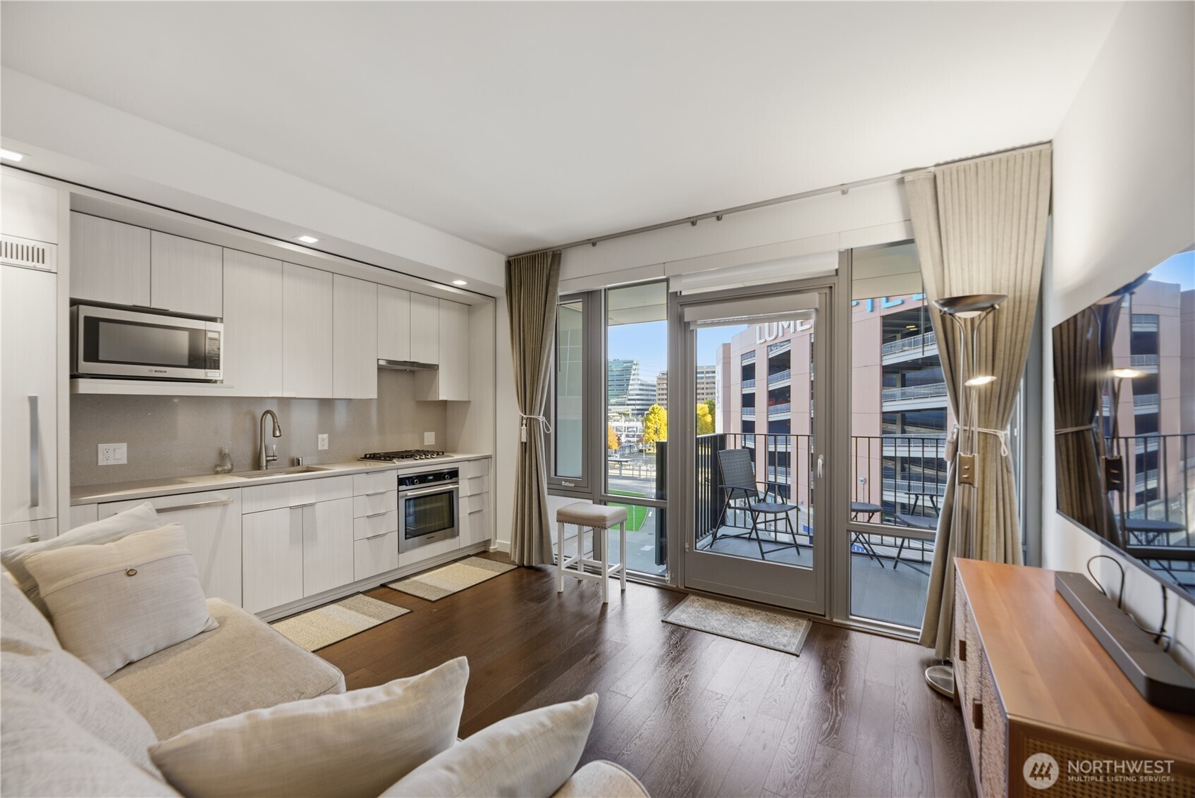 590 1st Avenue S #613, Seattle, WA 98104