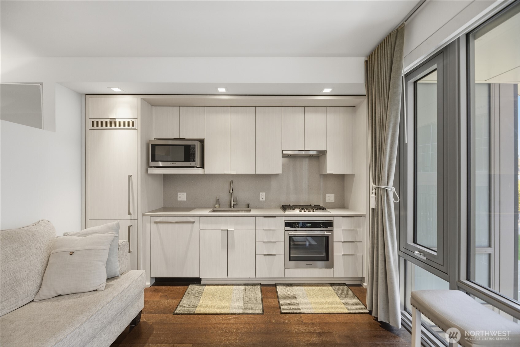 590 1st Avenue S #613, Seattle, WA 98104