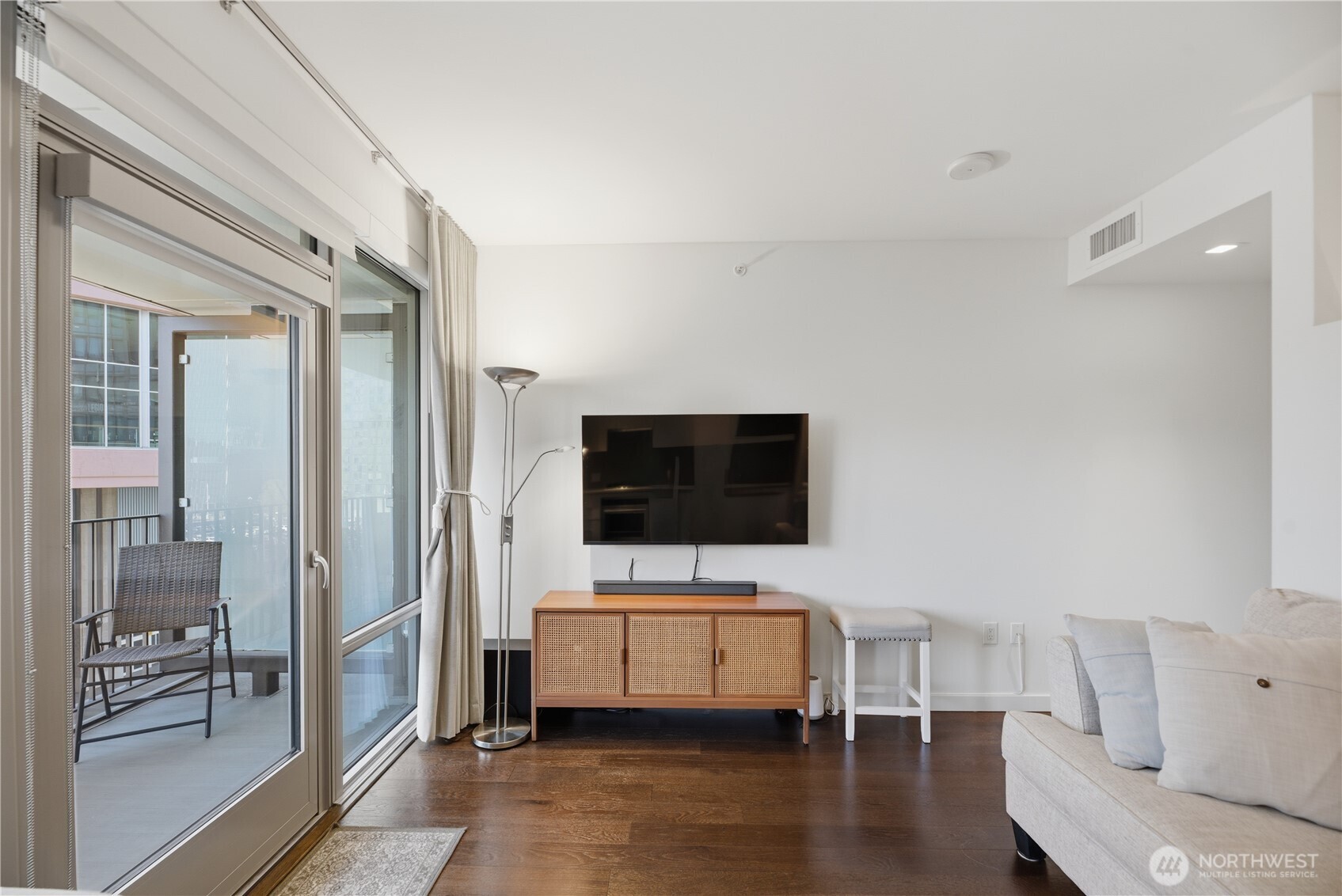 590 1st Avenue S #613, Seattle, WA 98104